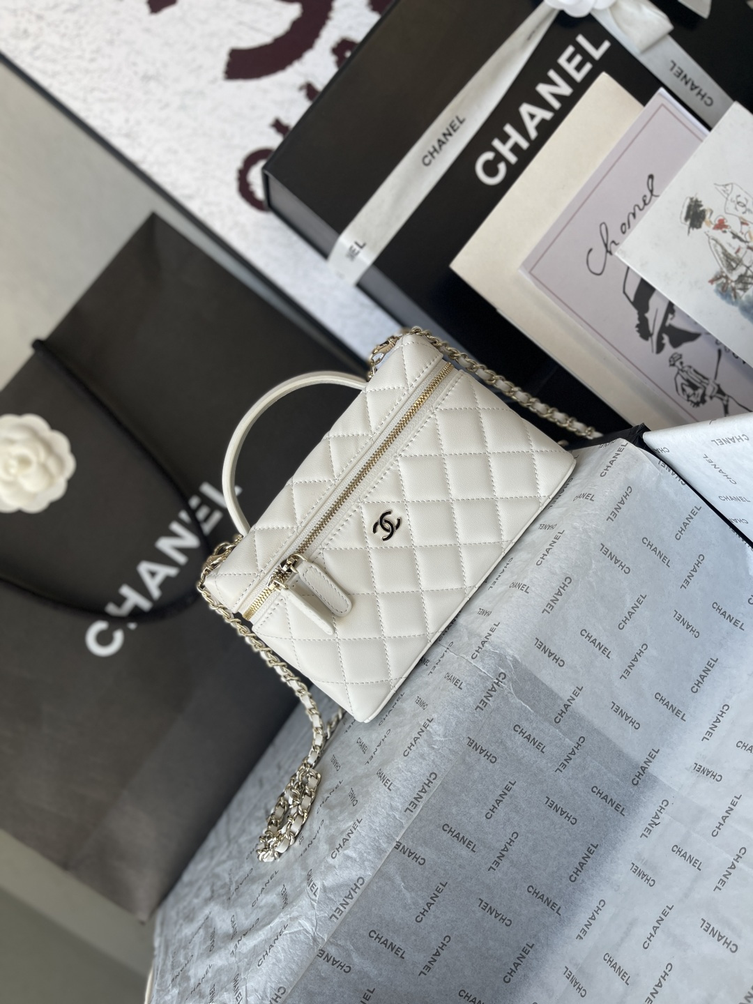 25C Classic Vanity Case with Chain（Milk gray） - Mocuir