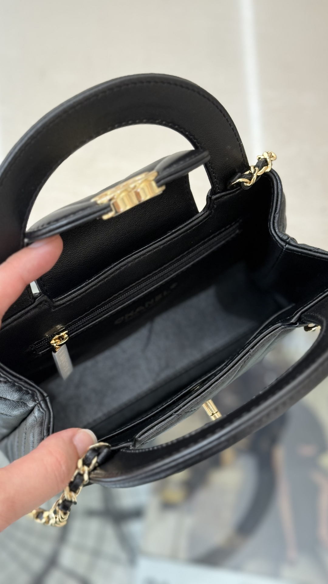 26K Kelly Mini Chevron-Quilted Lambskin Handle Bag with Gold-Tone Hardware - Mocuir