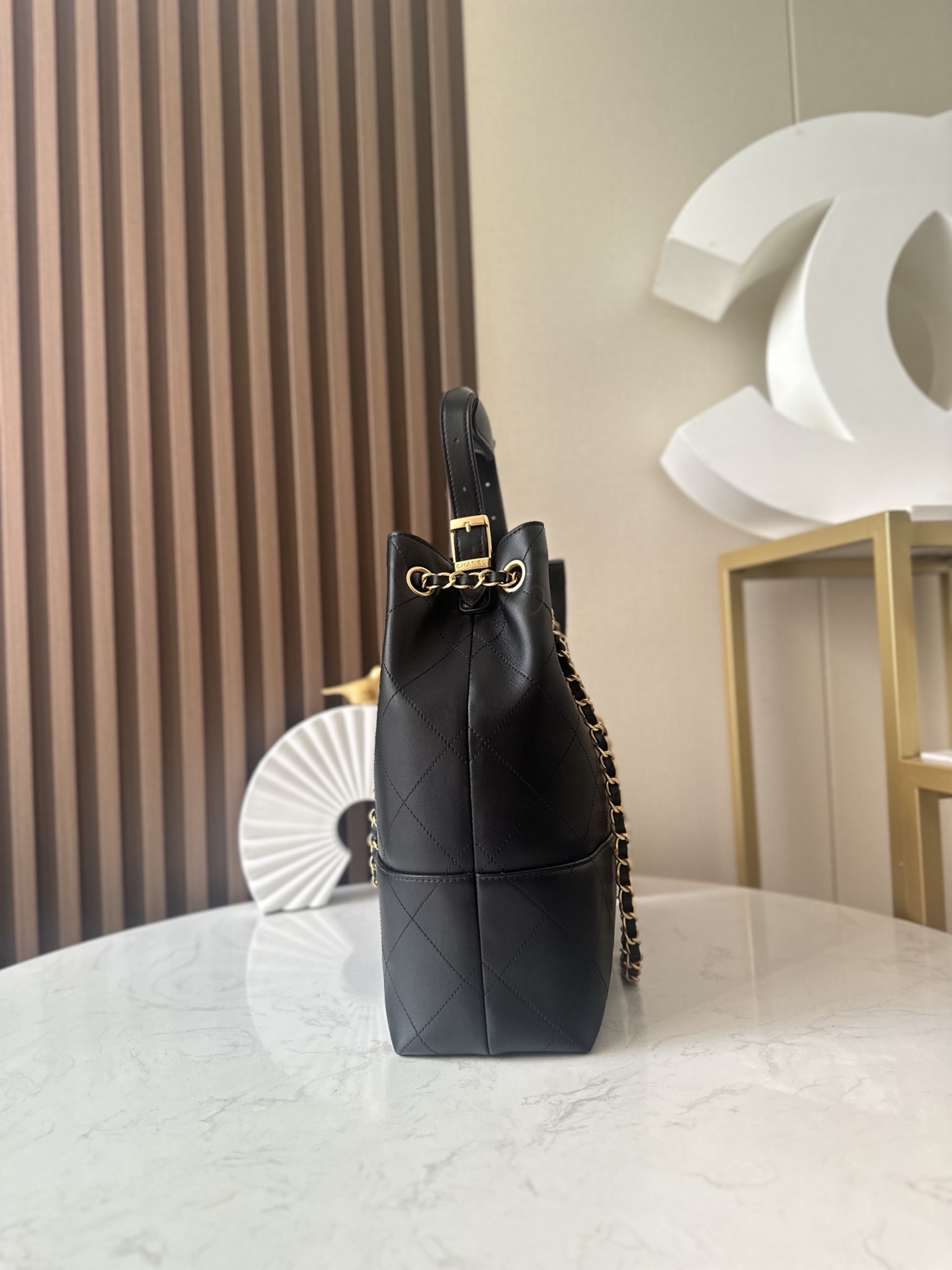 Black Calfskin Quilted 25A Hobo Bucket Bag with Gold Hardware - Mocuir