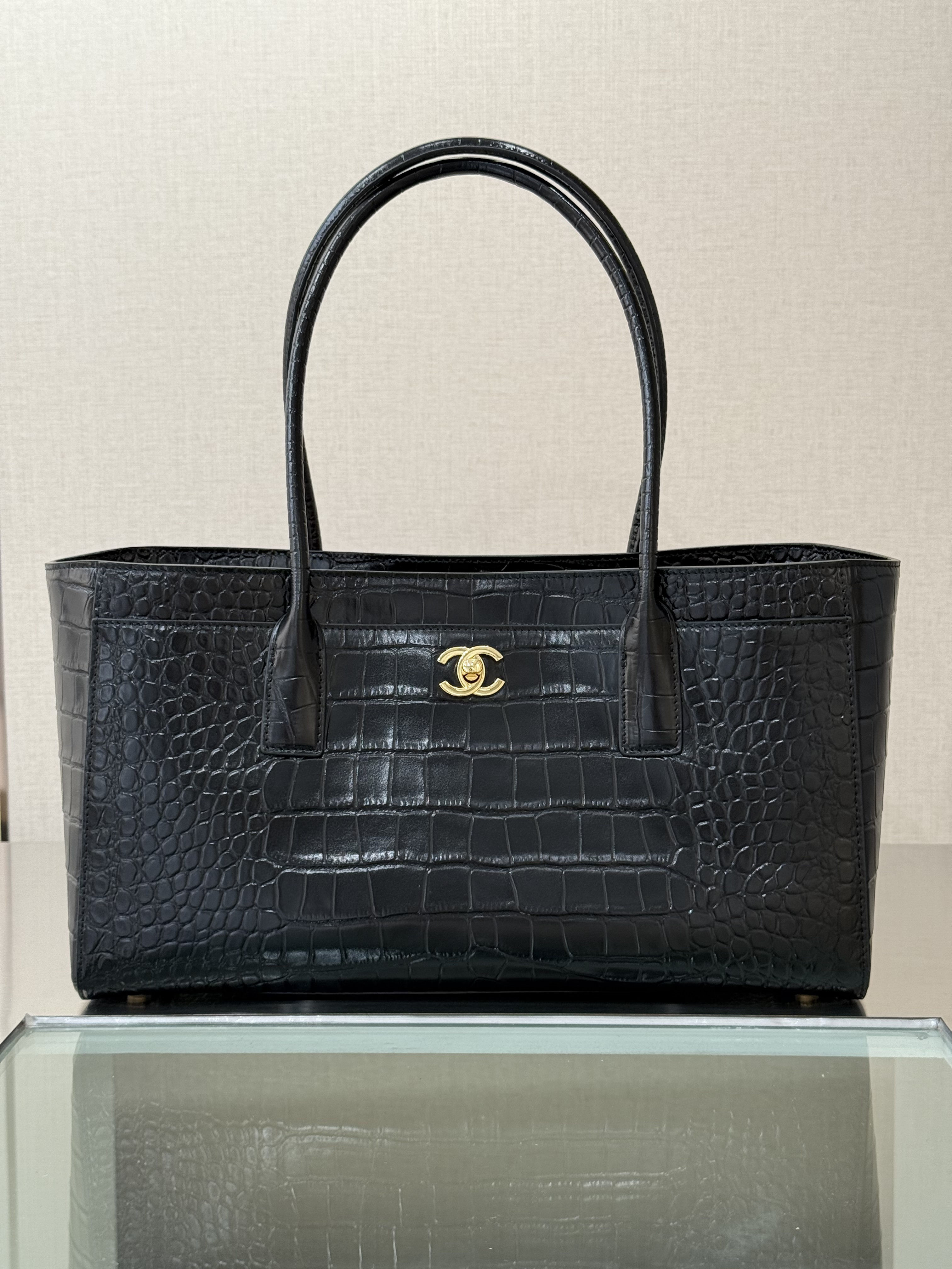 26S Black Crocodile Embossed Calfskin Cerf Executive Shopper Tote Bag with Gold Hardware - Mocuir