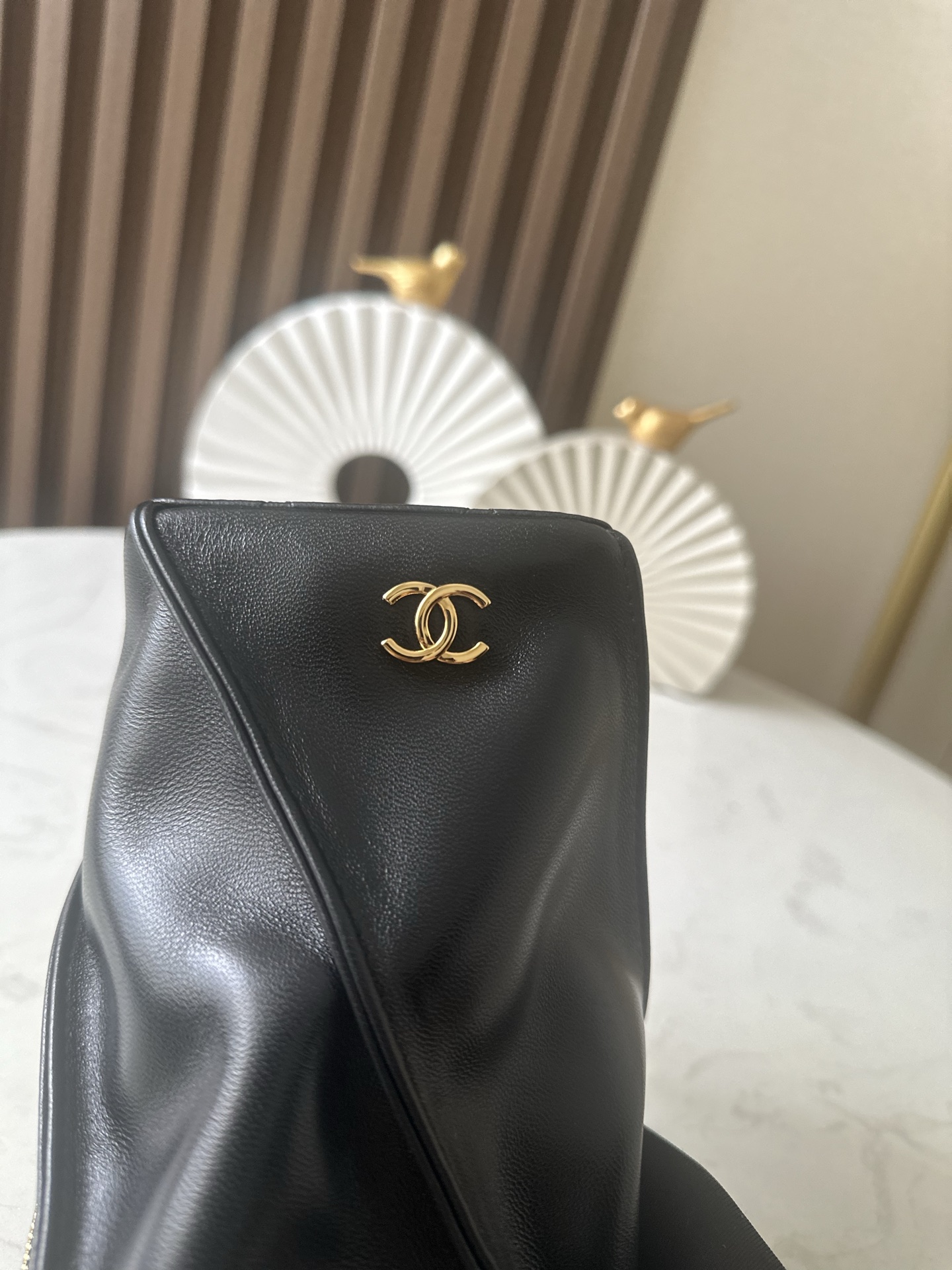 Black Lambskin Quilted Lantern Chain Shoulder Bag - Mocuir