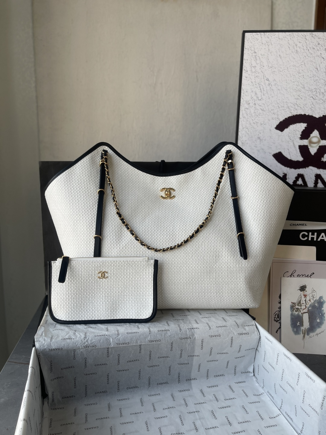 25C Woven Straw Large Tote Handbag with Black Calfskin Trim and Gold-Tone Hardware - Mocuir