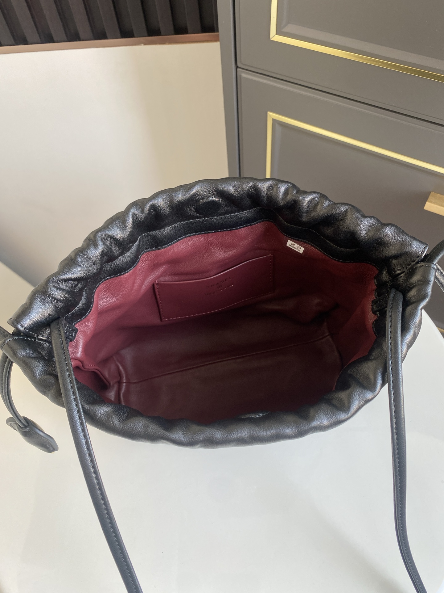 24BQuilted Lambskin Drawstring Hobo Bag（Black） - Mocuir