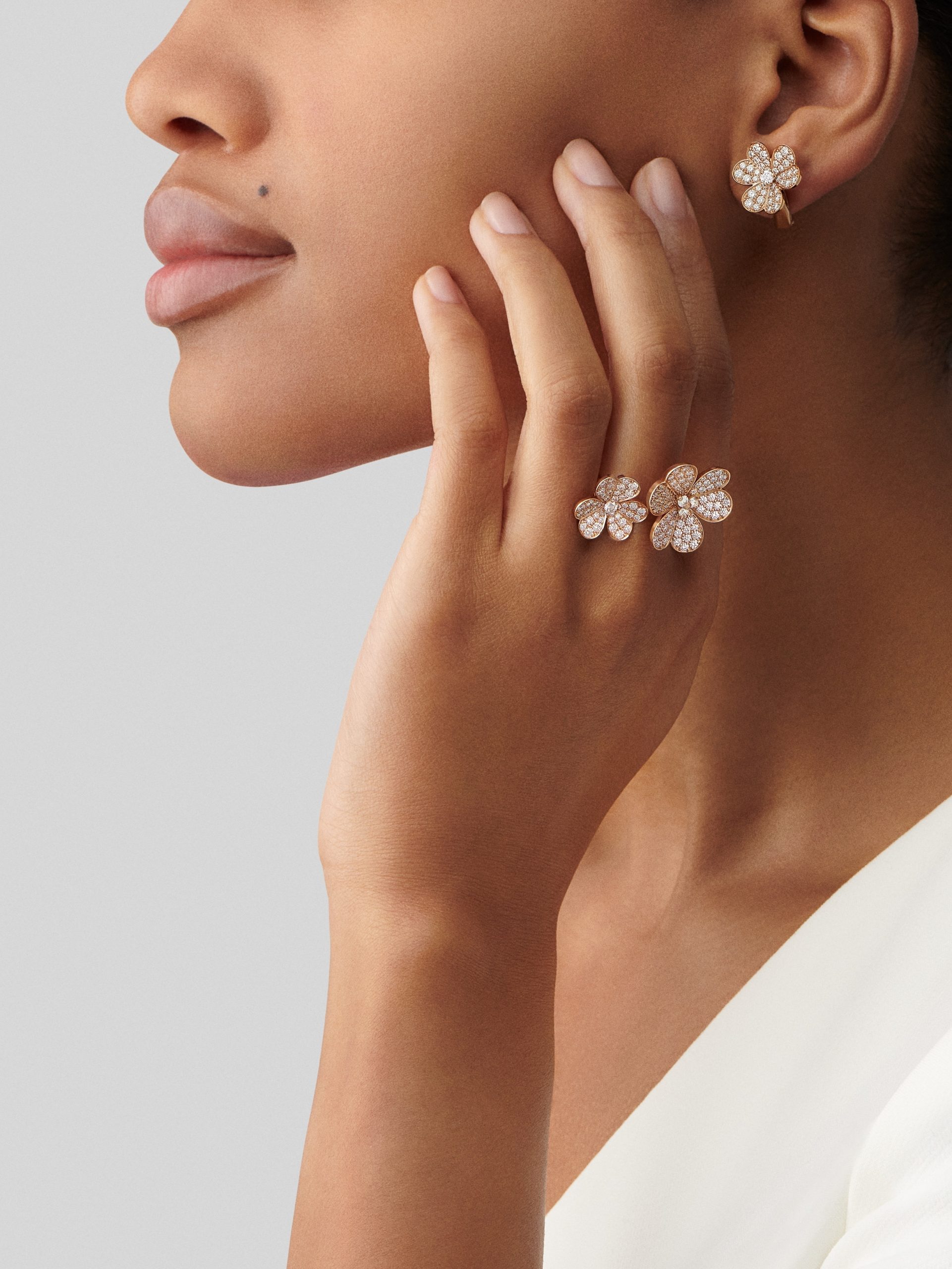 Perlée pearls of gold hoop earrings, small model