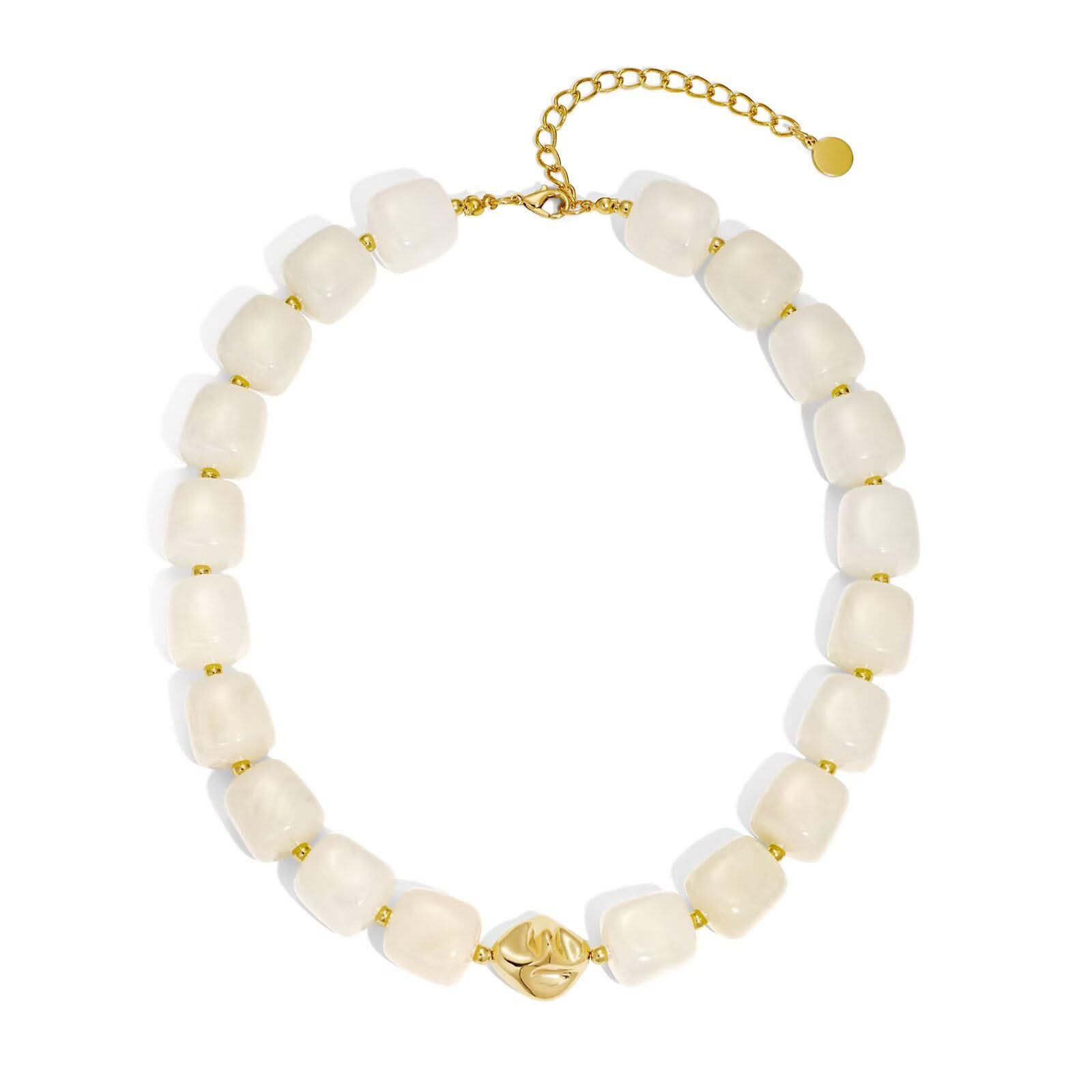 Resin beaded necklace is fashionable and versatile.