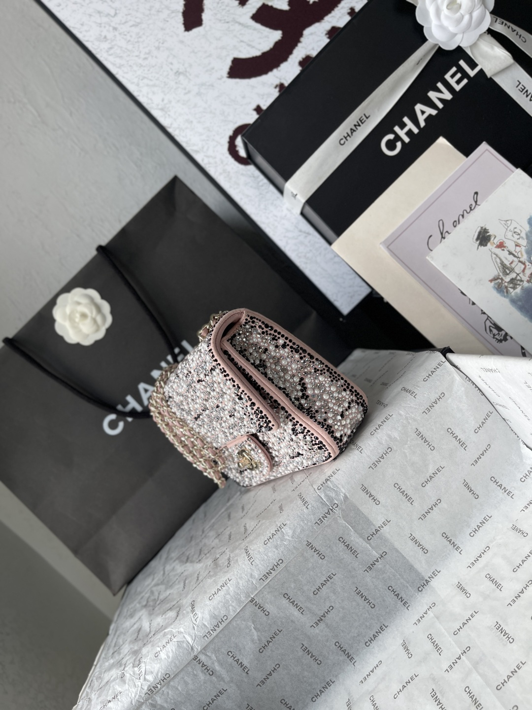 Classic Flap Handbag in Pink with Imitation Pearls, Strass & Gold-Tone Hardware - Mocuir