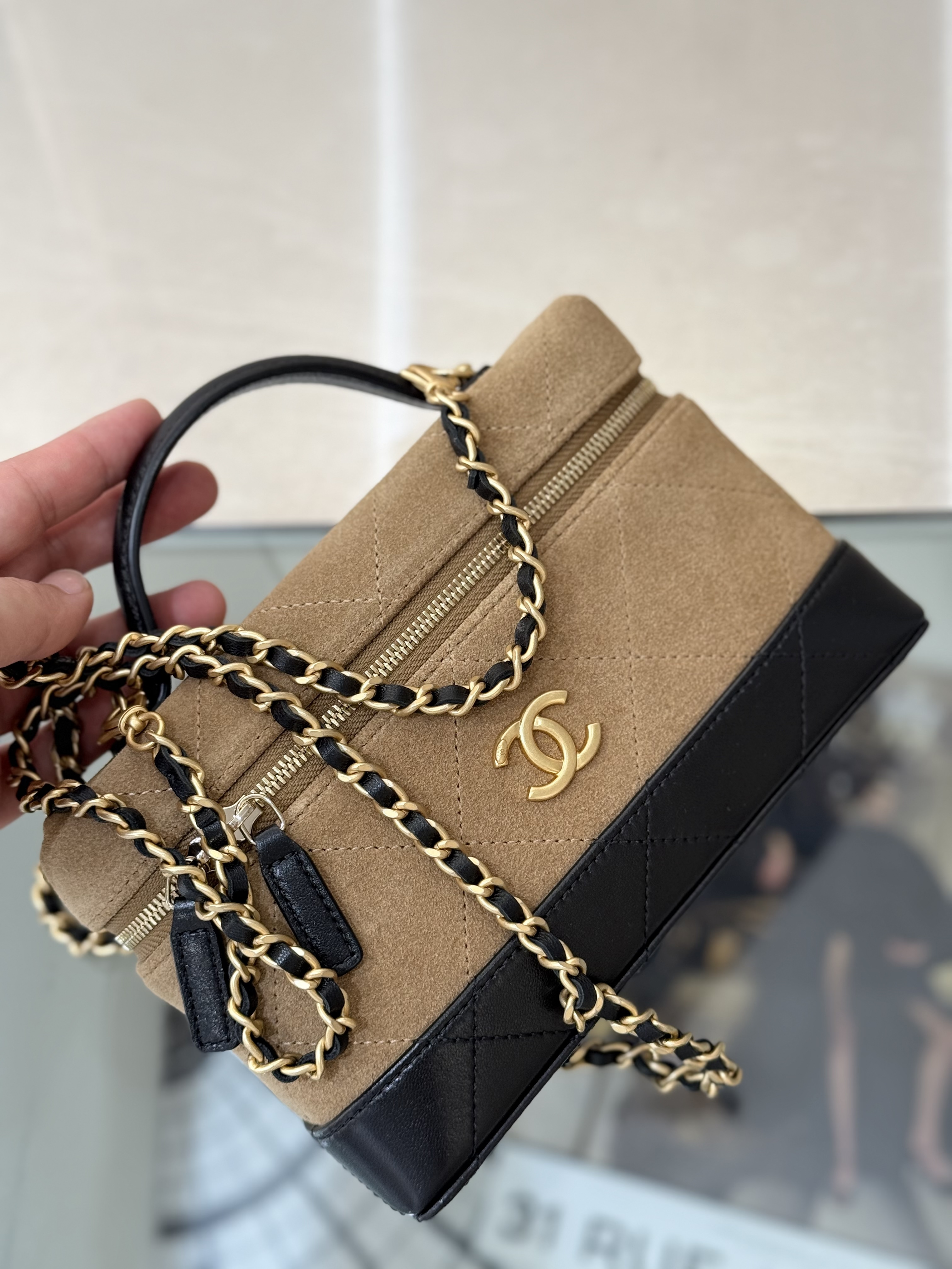 Small Vanity Case in Suede & Lambskin - Mocuir