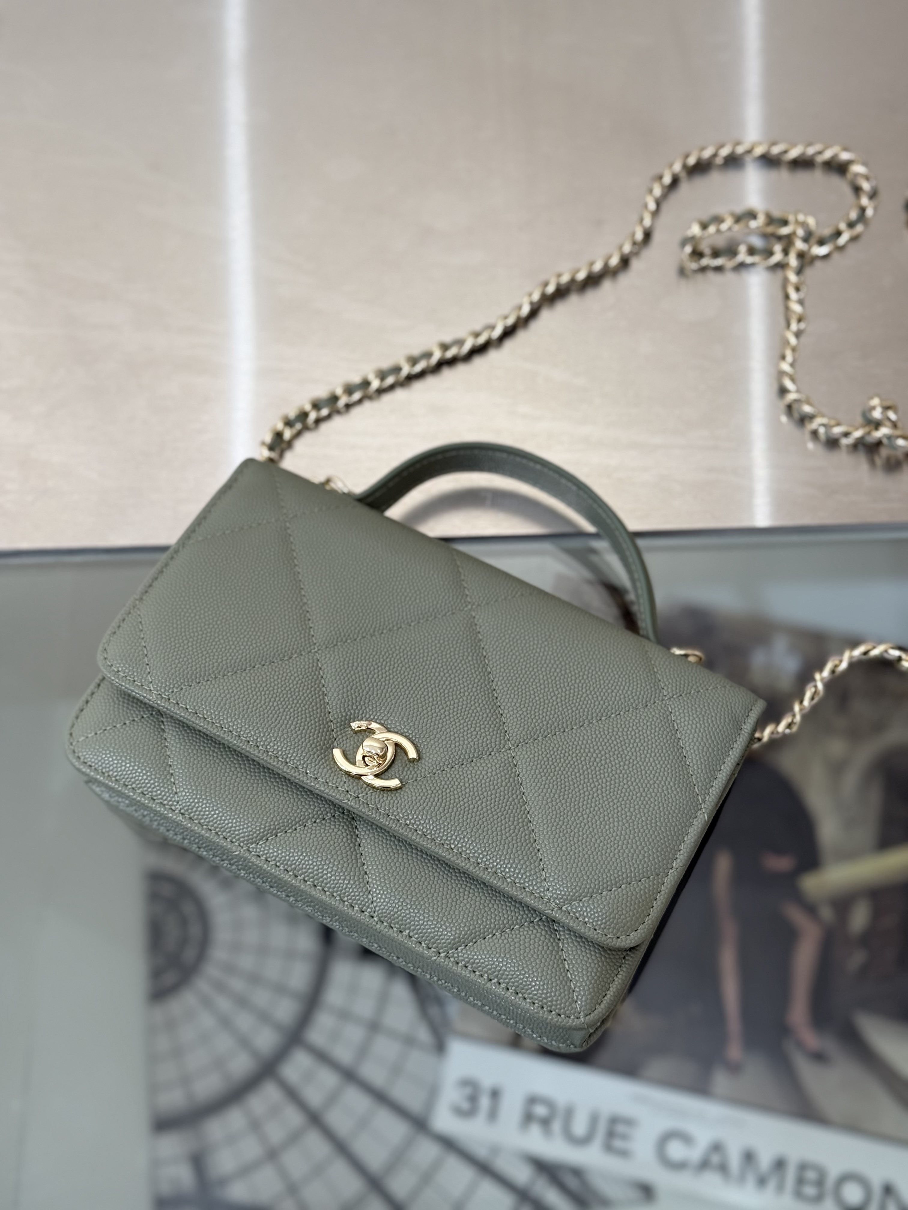 Wallet on Chain with Top Handle (AP3984) in Green Caviar Leather with Gold-Tone Hardware, 25C Cruise Collection - Mocuir