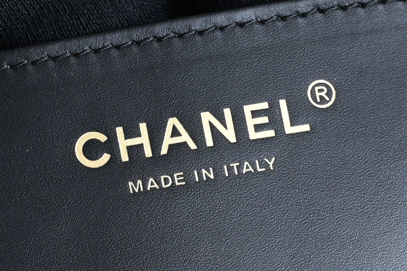 25K Hobo Bag in Black Shiny Calfskin with Gold-Tone Hardware (AS5311) - Mocuir