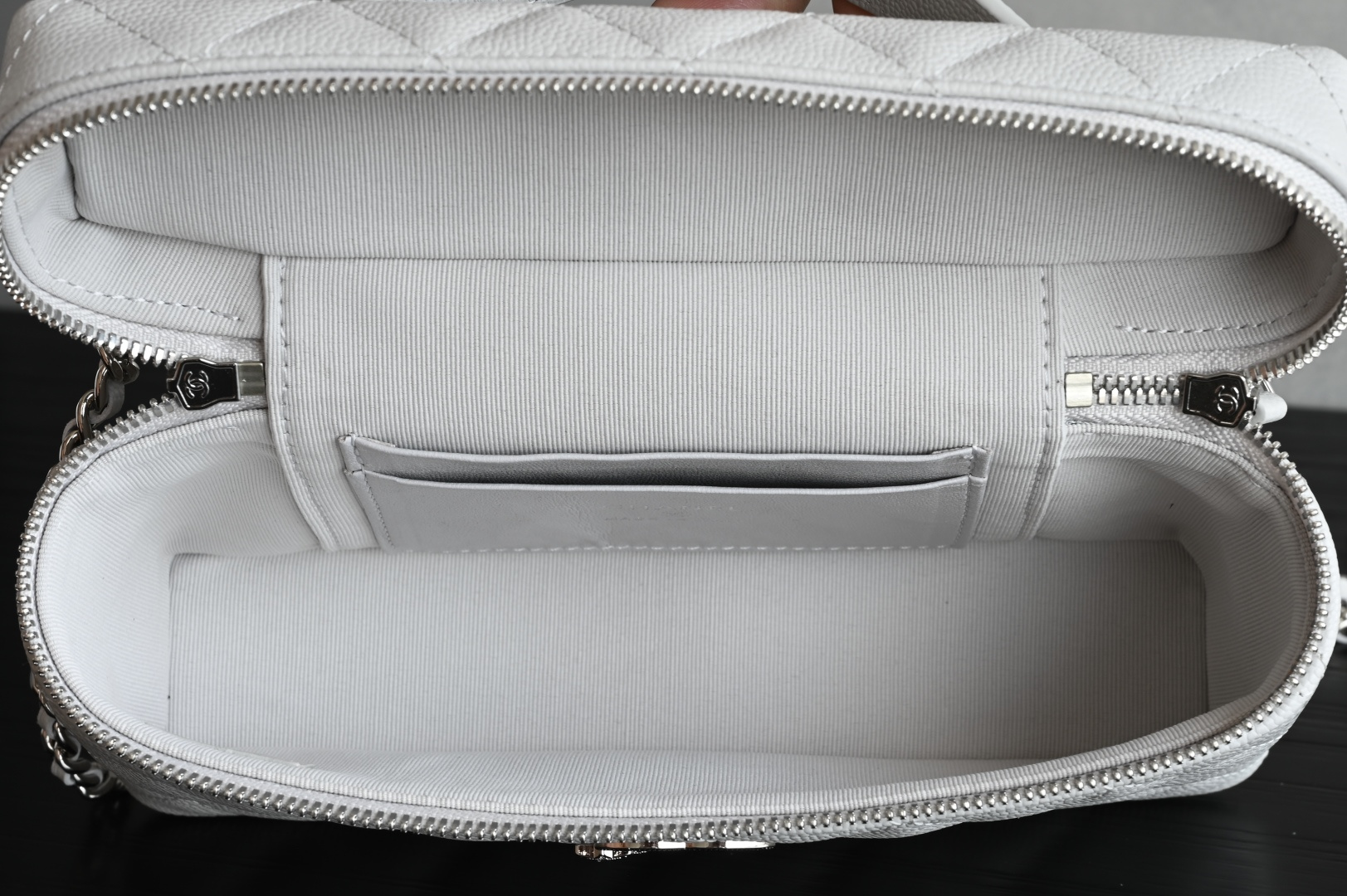 Small Vanity Case (LP Lunch Box Bag) in White Quilted Caviar Calfskin with Silver-Tone Hardware & Star Detail (25C Collection) - Mocuir