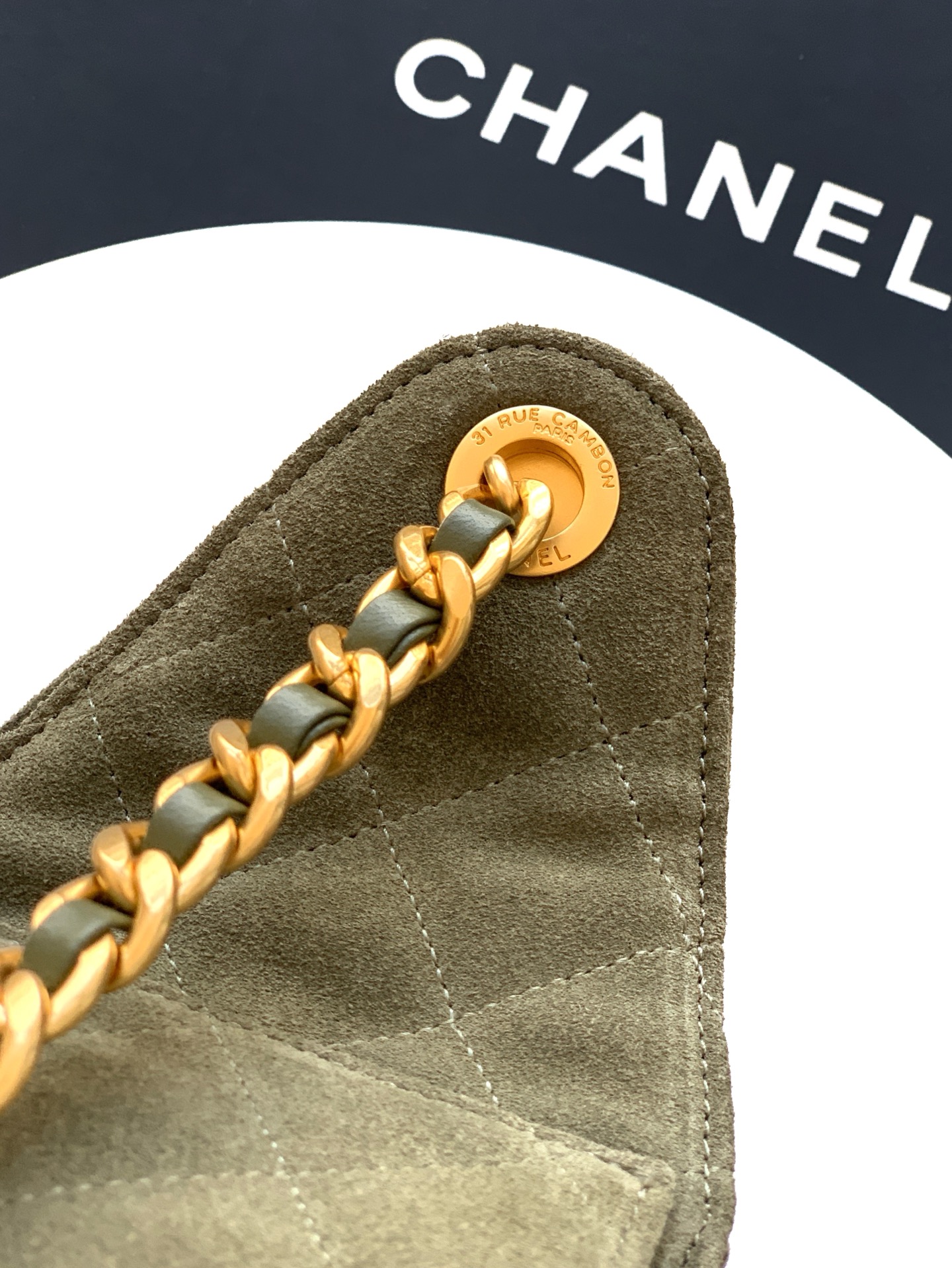 25 Bag Small Hobo in Olive Green Suede with Gold-Tone Hardware - Mocuir