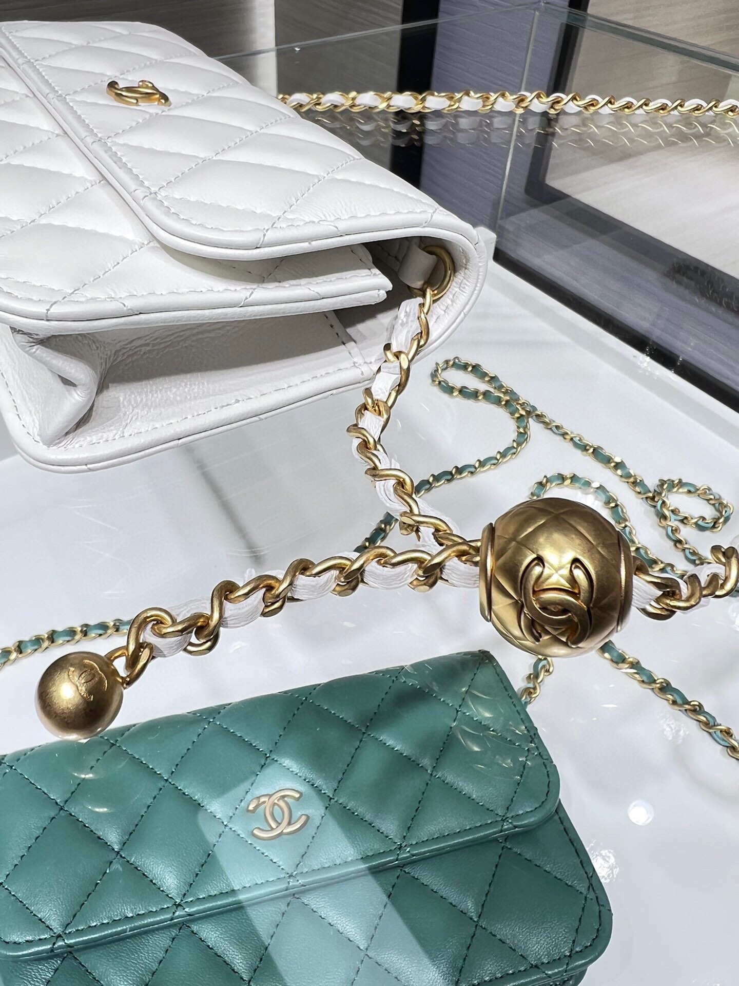 Wallet On Chain with Pearl Crush Ball（White） - Mocuir