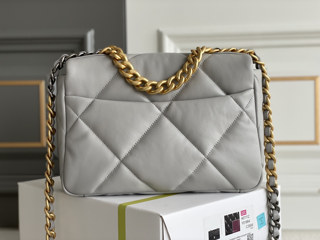 19 Handbag in Grey Quilted Shiny Lambskin with Gold-Tone, Silver-Tone & Ruthenium-Finish Metal (Model AS1160) - Mocuir