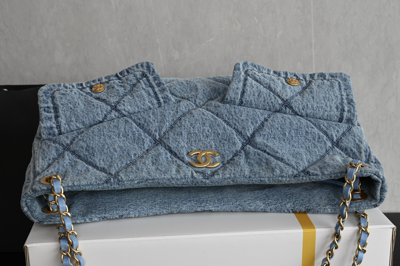 25K Cruise Collection Washed Denim Hobo Tote Bag with Double Pockets & Gold-Tone Hardware (Model AS5727) - Mocuir