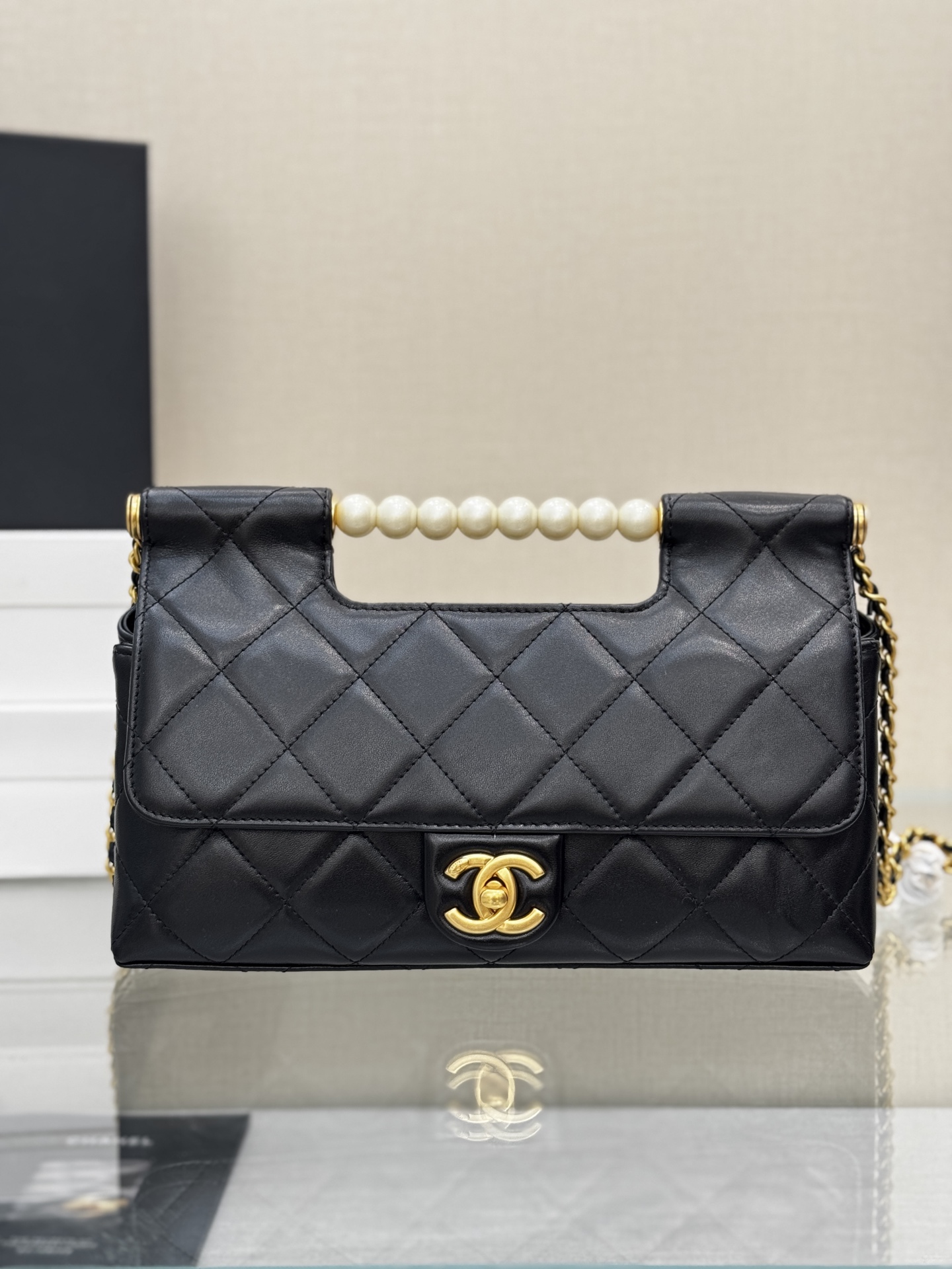 Pearl Handle Flap Bag - Mocuir