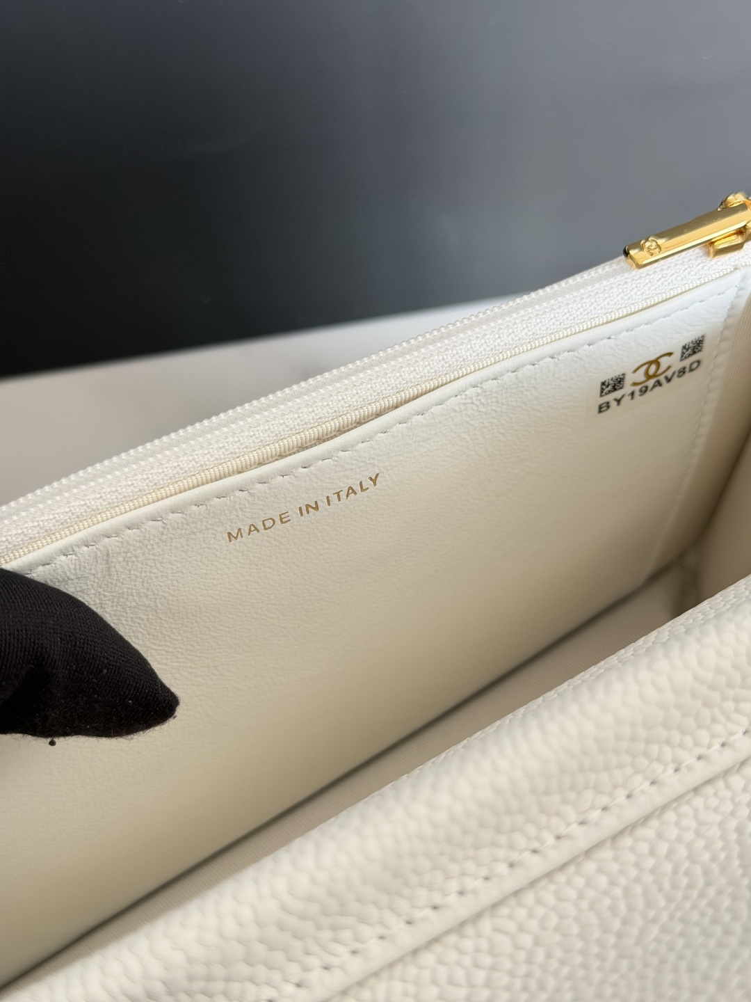 25C/26C Wallet On Chain（White） - Mocuir