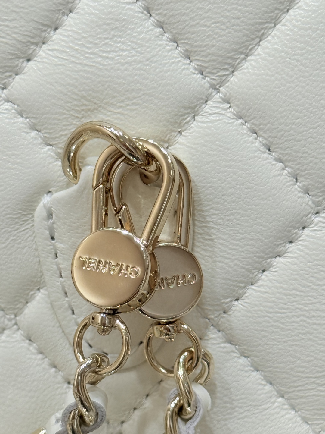 Mini Backpack with Chain（White） - Mocuir