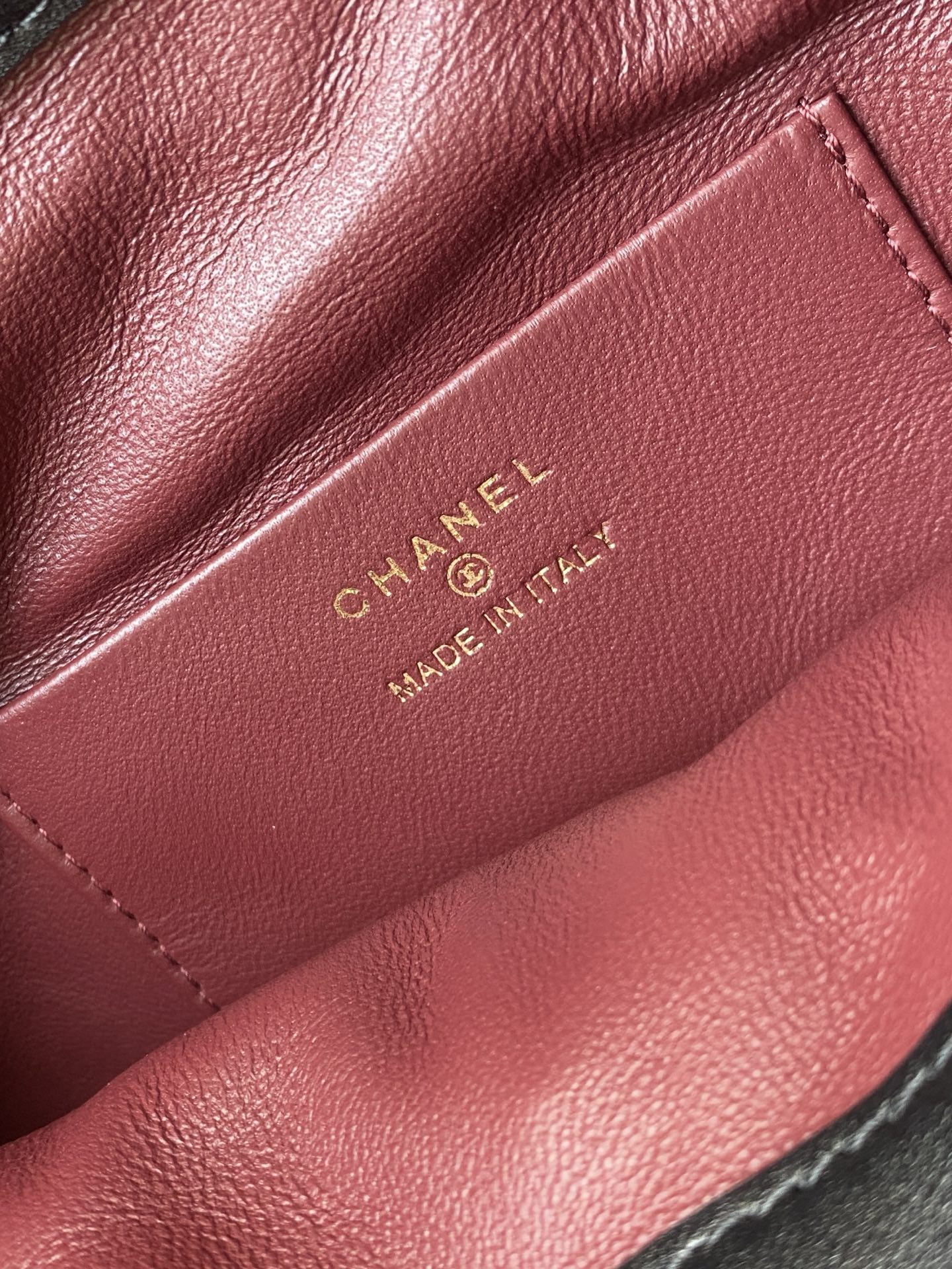 24BQuilted Lambskin Drawstring Hobo Bag（Black） - Mocuir