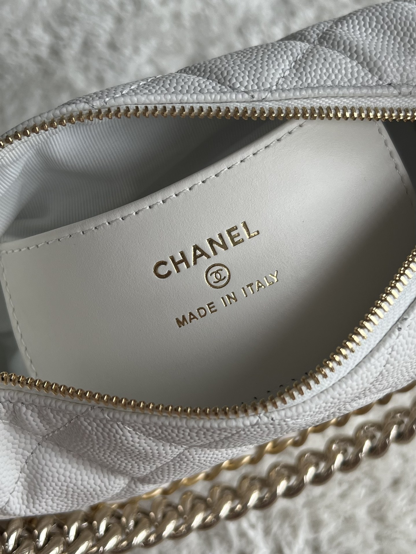 24S Half Moon Hula Hoop Bag in White Quilted Caviar Leather with Mixed Gold & Silver-Tone Hardware and Bow Detail - Mocuir