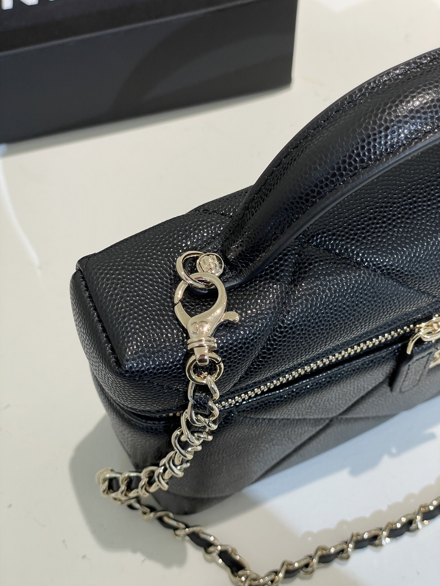 Black Quilted Caviar Calfskin Vanity Case with Top Handle and Gold-Tone Chain Strap - Mocuir