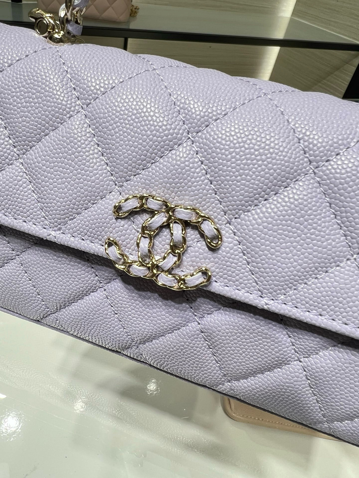26S Spring-Summer Collection AP3238 Mini Top Handle Flap Bag in Purple Quilted Grained Calfskin (Caviar) with Gold-Tone Hardware - Mocuir