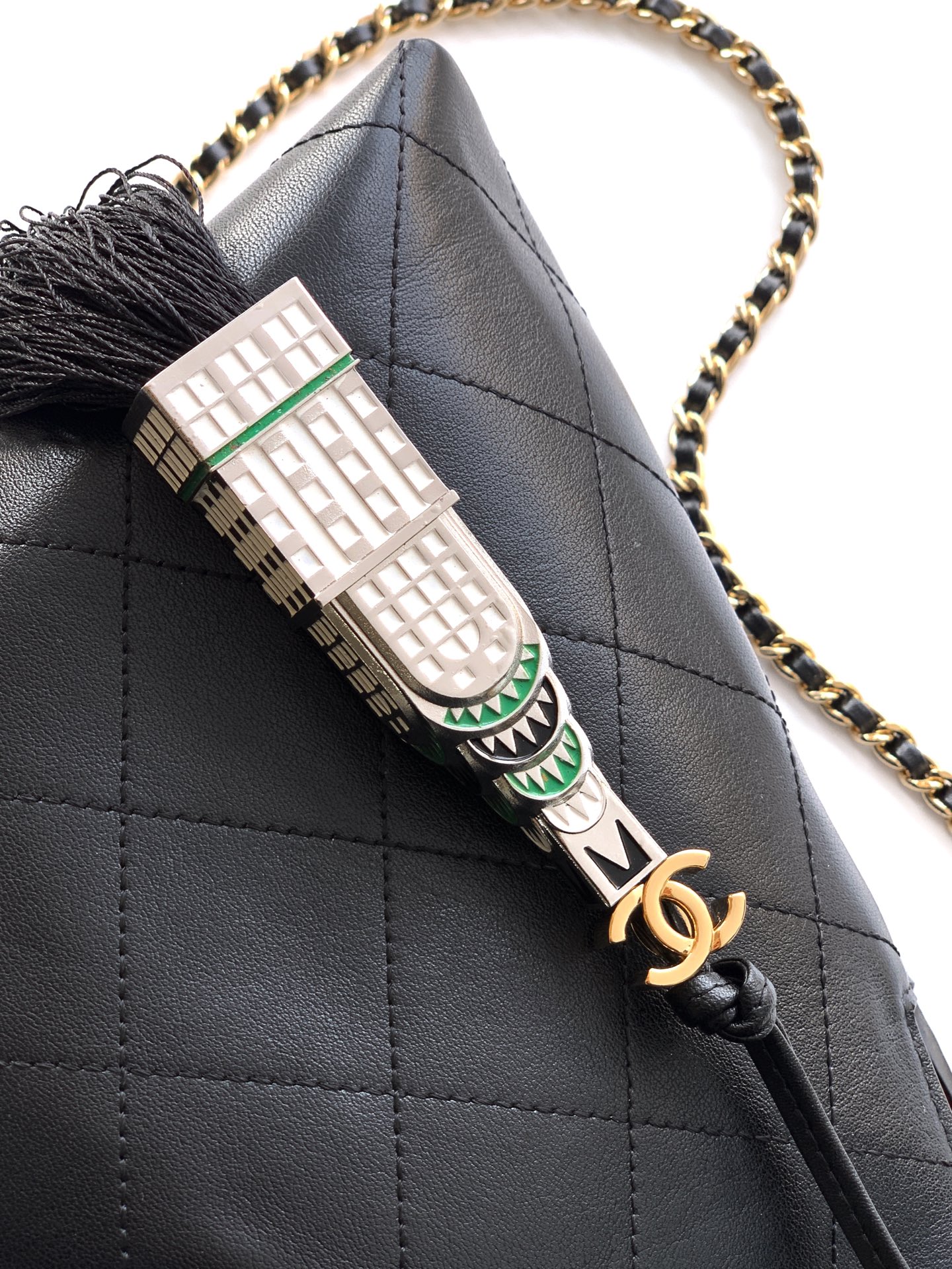 2026 Fall-Winter Maxi Hobo Bag in Black Shiny Lambskin with Gold-Tone Hardware & Empire State Building Tassel Charm - Mocuir