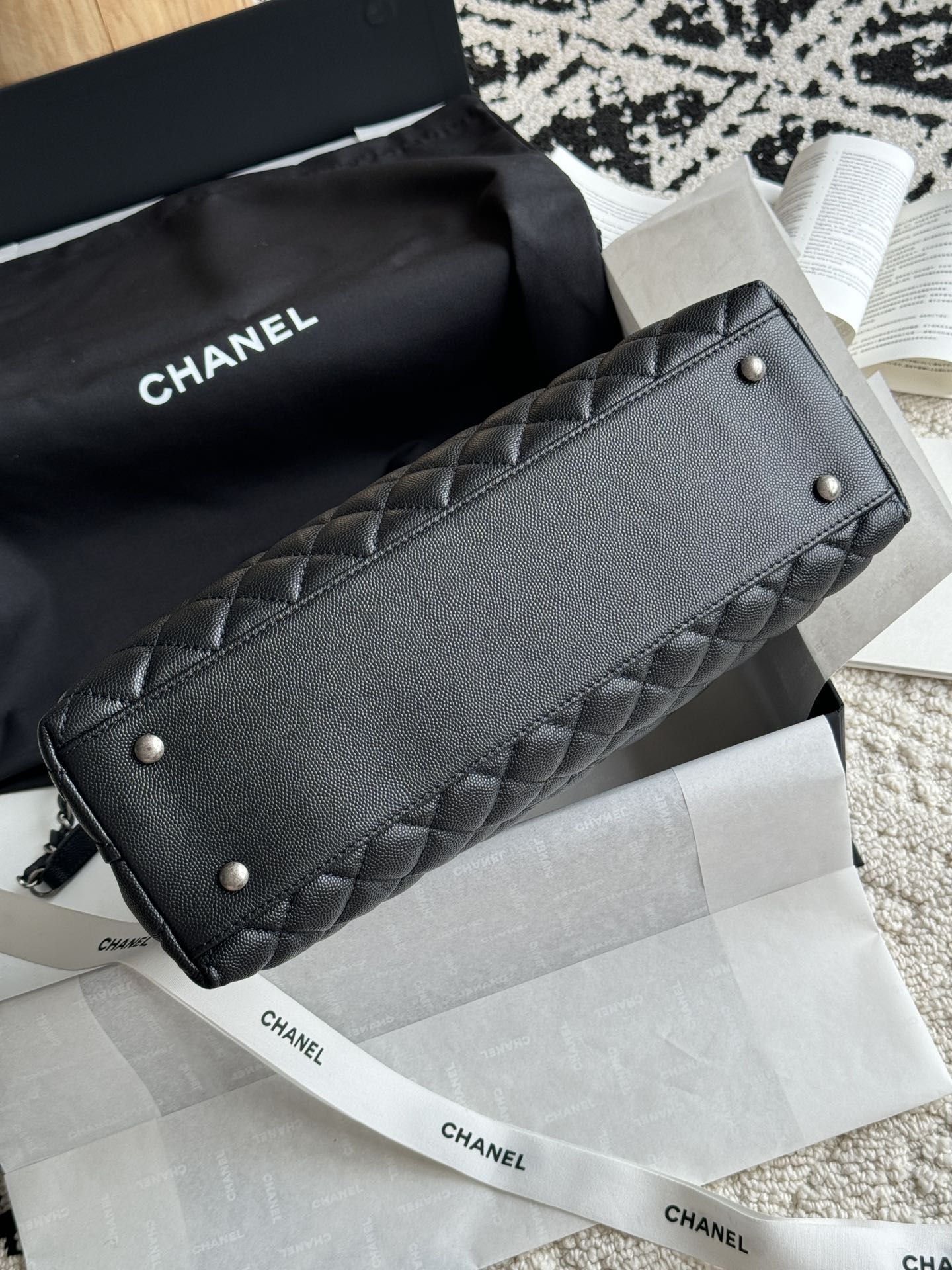 Large Coco Handle Flap Bag in Black Quilted Caviar Leather with Burgundy Lizard Handle and Ruthenium-Finish Hardware - Mocuir