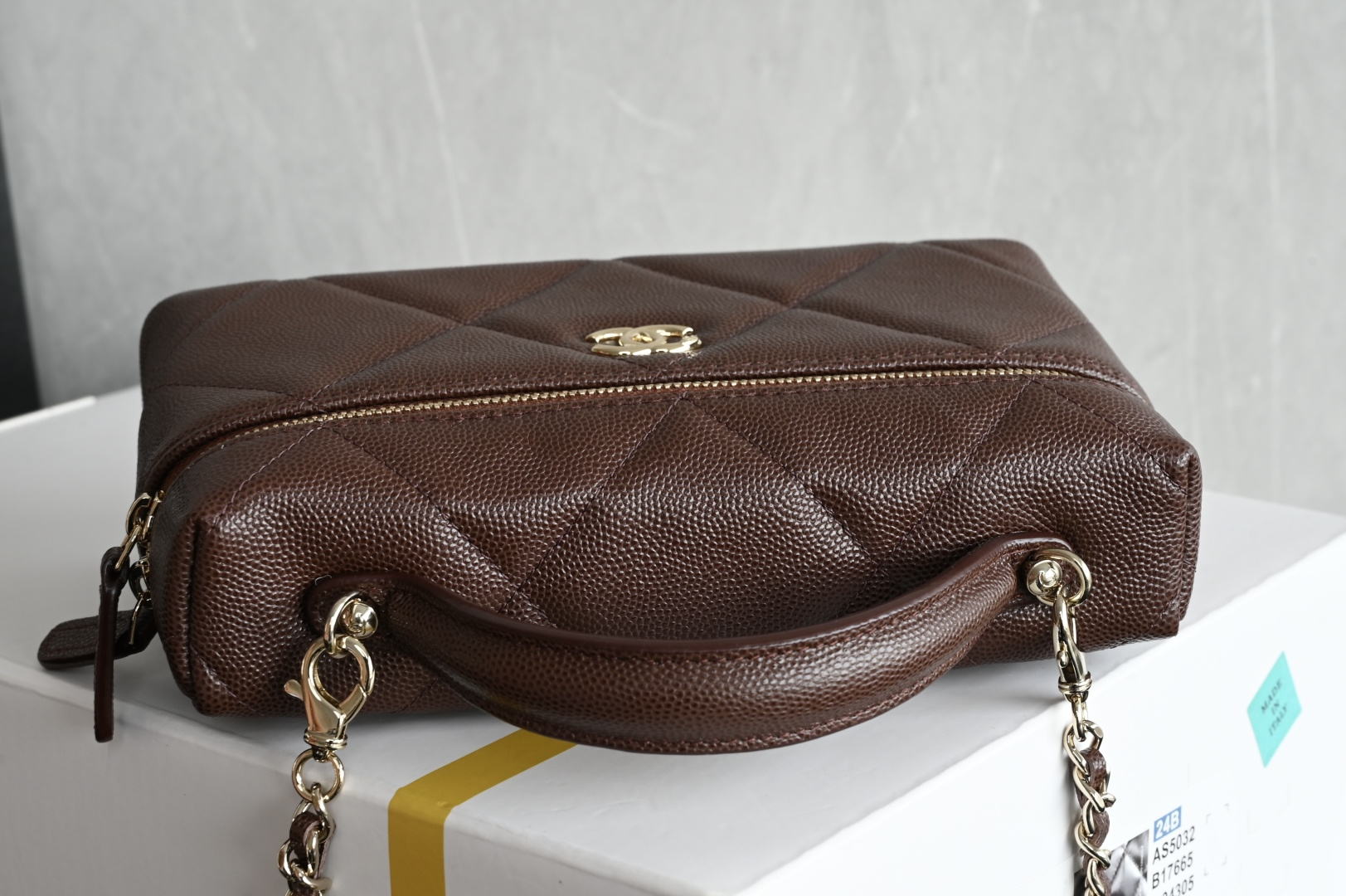 Small Vanity Case in Dark Brown Quilted Caviar Calfskin with Light Gold-Tone Hardware - Mocuir