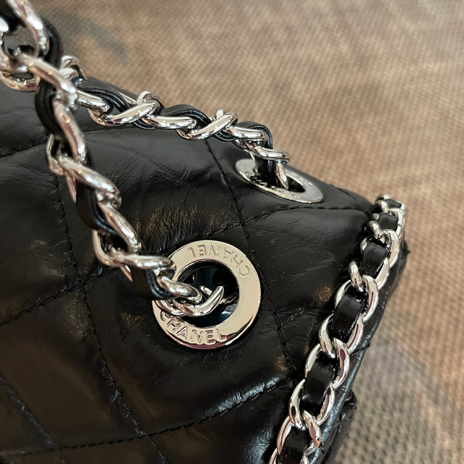 Black Quilted Glazed Calfskin Flap Handbag with Silver-Tone Chain Trim and Turnlock Hardware - Mocuir