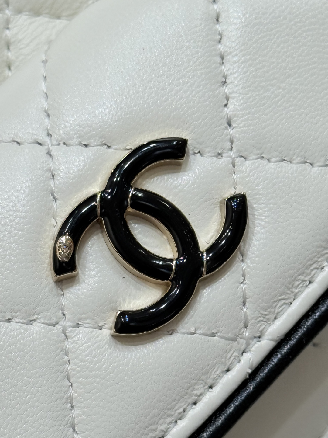 Mini Backpack with Chain（White） - Mocuir