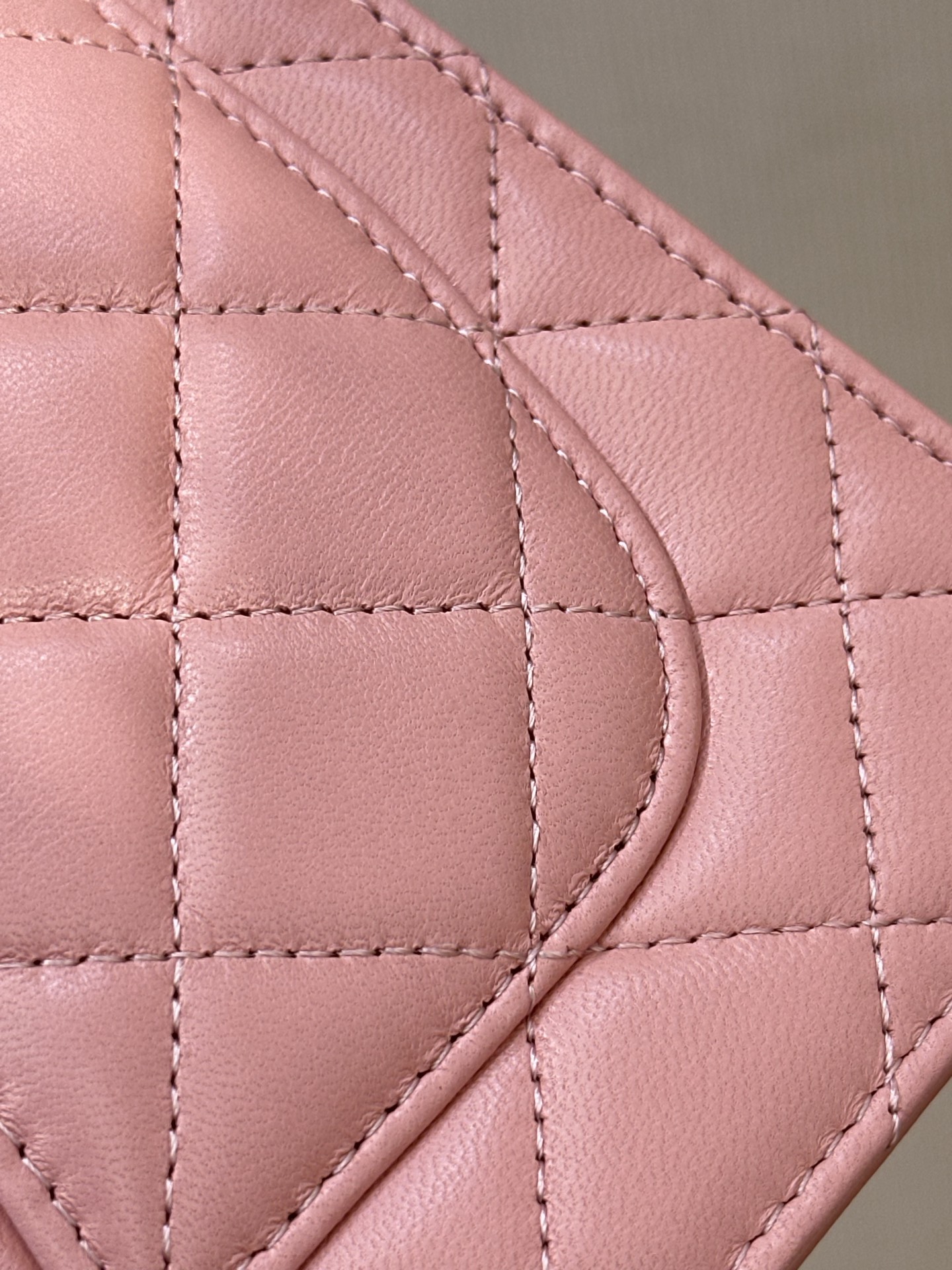 Classic Quilted Lambskin Wallet on Chain in Light Pink (Gold Hardware) - Mocuir