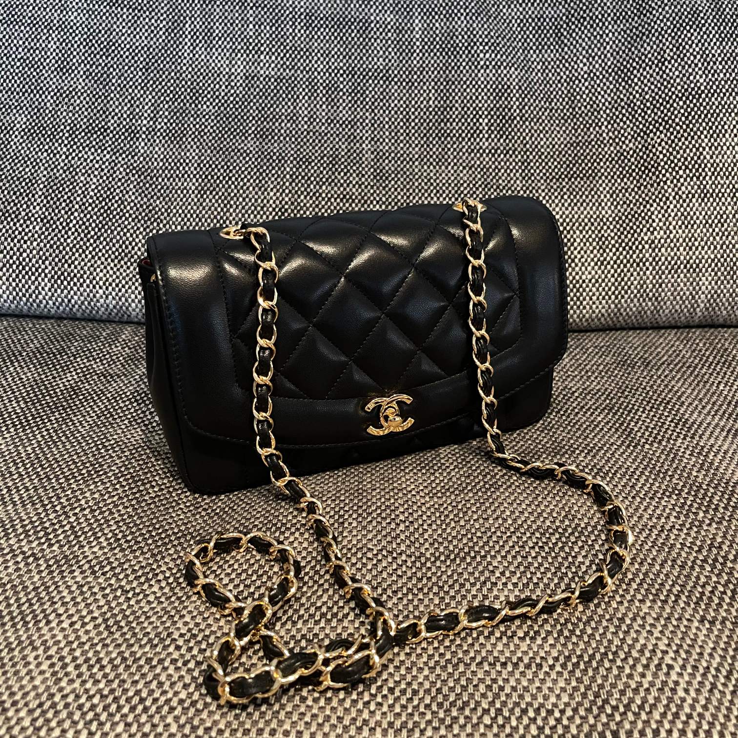 Vintage Classic Flap Black Quilted Lambskin Bag with Gold-Tone Hardware - Mocuir