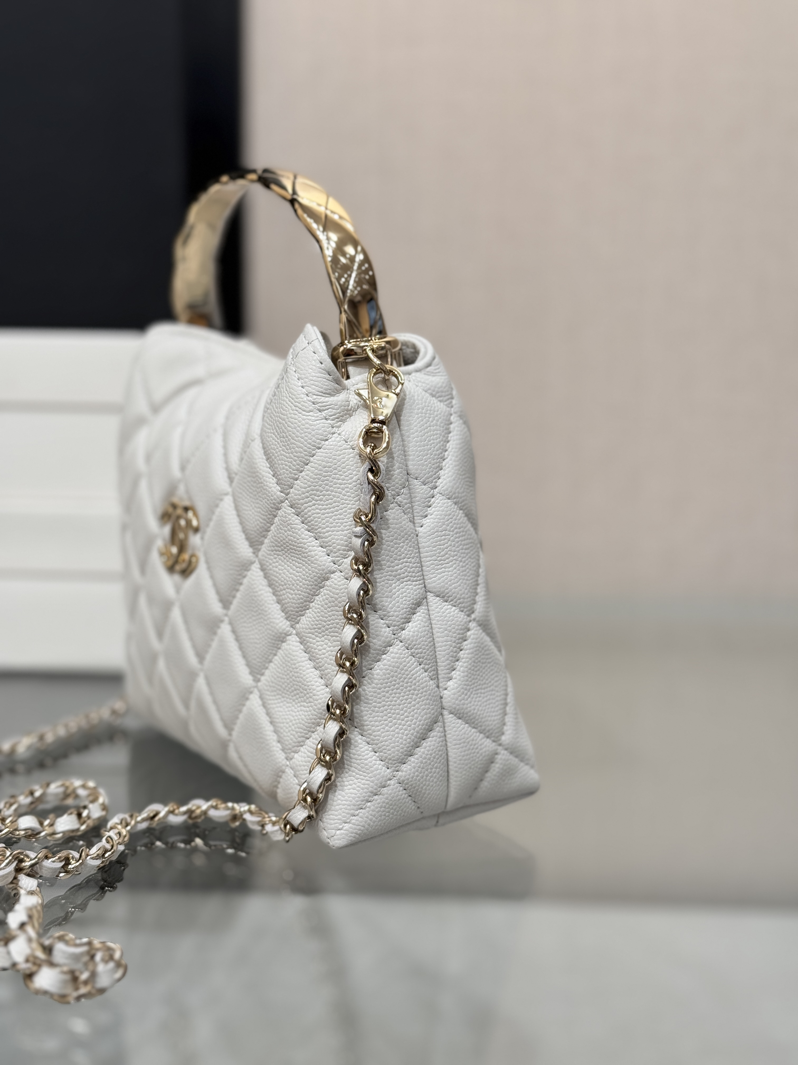 Metal Handle Bucket Bag（White） - Mocuir