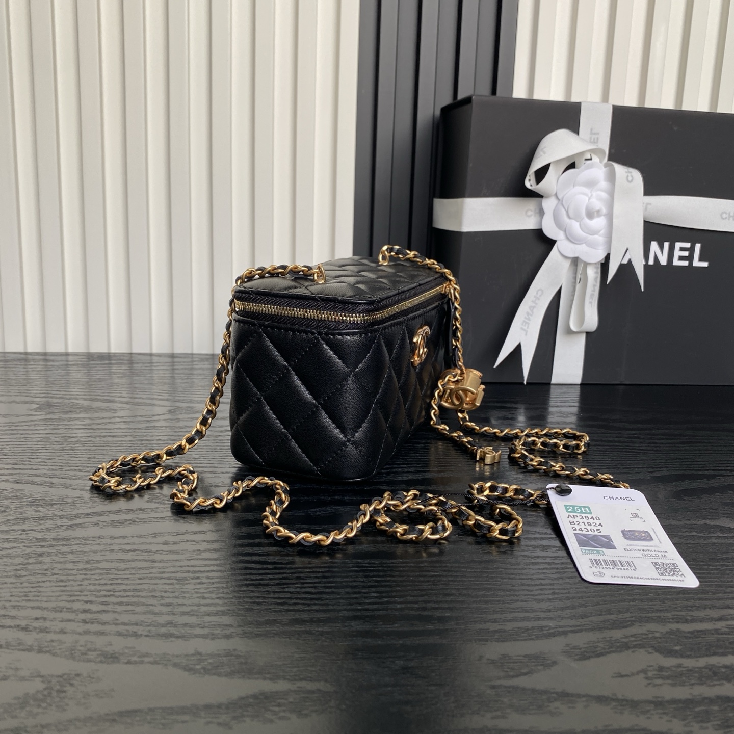 Small Vanity Case with Chain (AP3940) in Black Shiny Lambskin with Gold-Tone Hardware, 25B Fall-Winter Collection - Mocuir