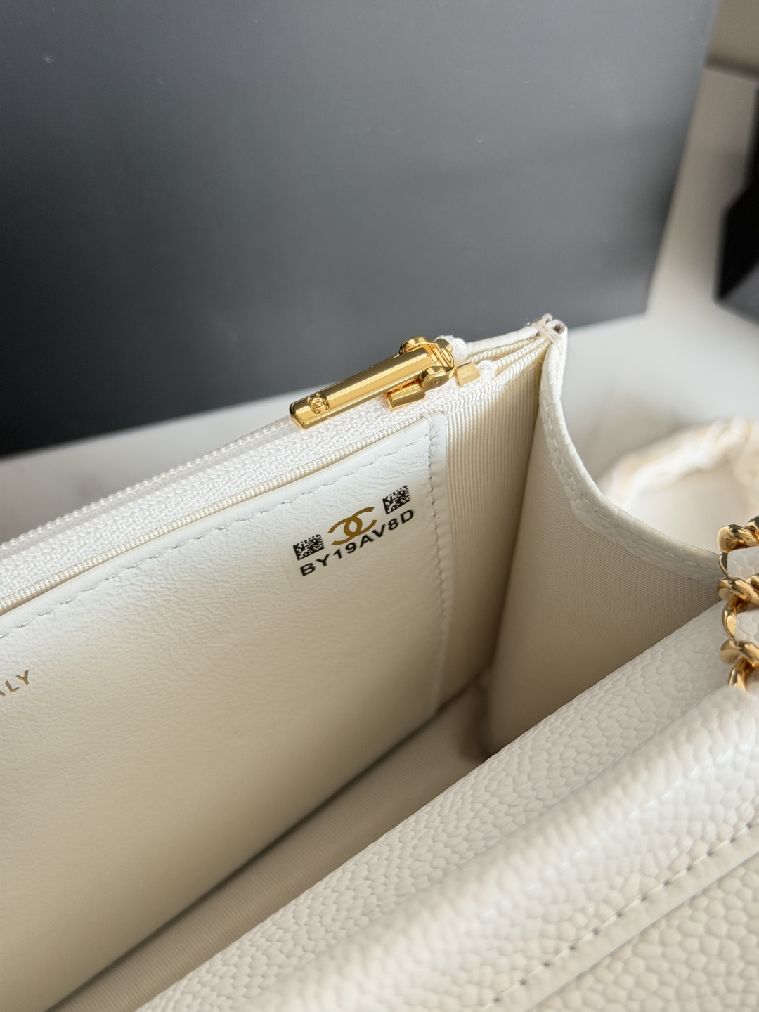 25C/26C Wallet On Chain（White） - Mocuir