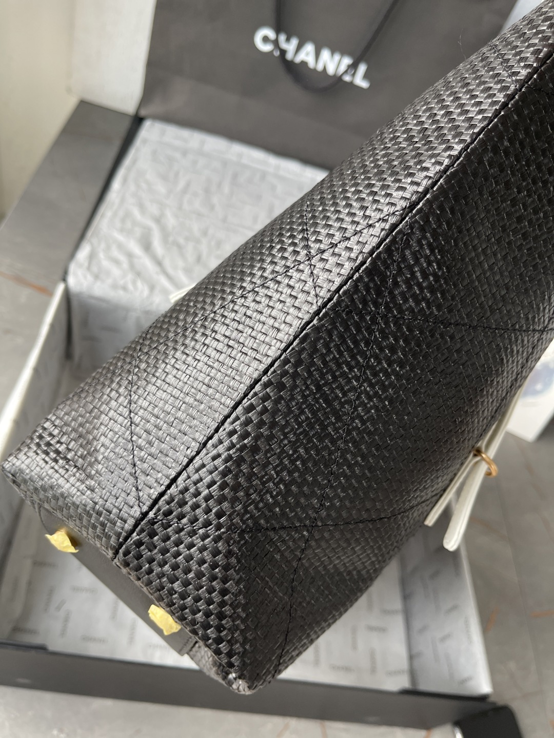 25C Woven Straw Large Tote Handbag with White Calfskin Trim and Gold-Tone Hardware - Mocuir