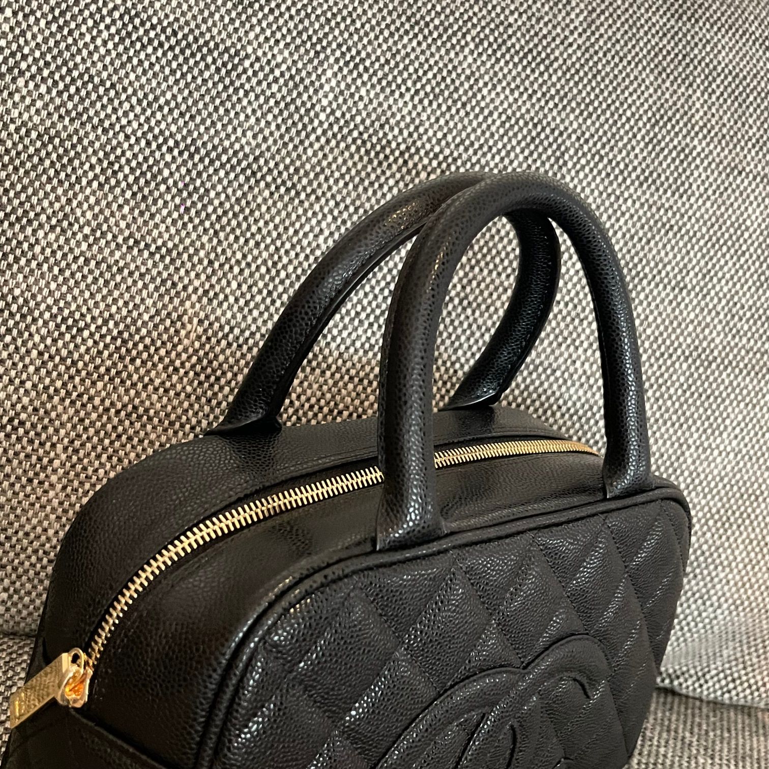 Vintage Black Quilted Caviar Leather Boston Handbag with Gold-Tone Hardware - Mocuir