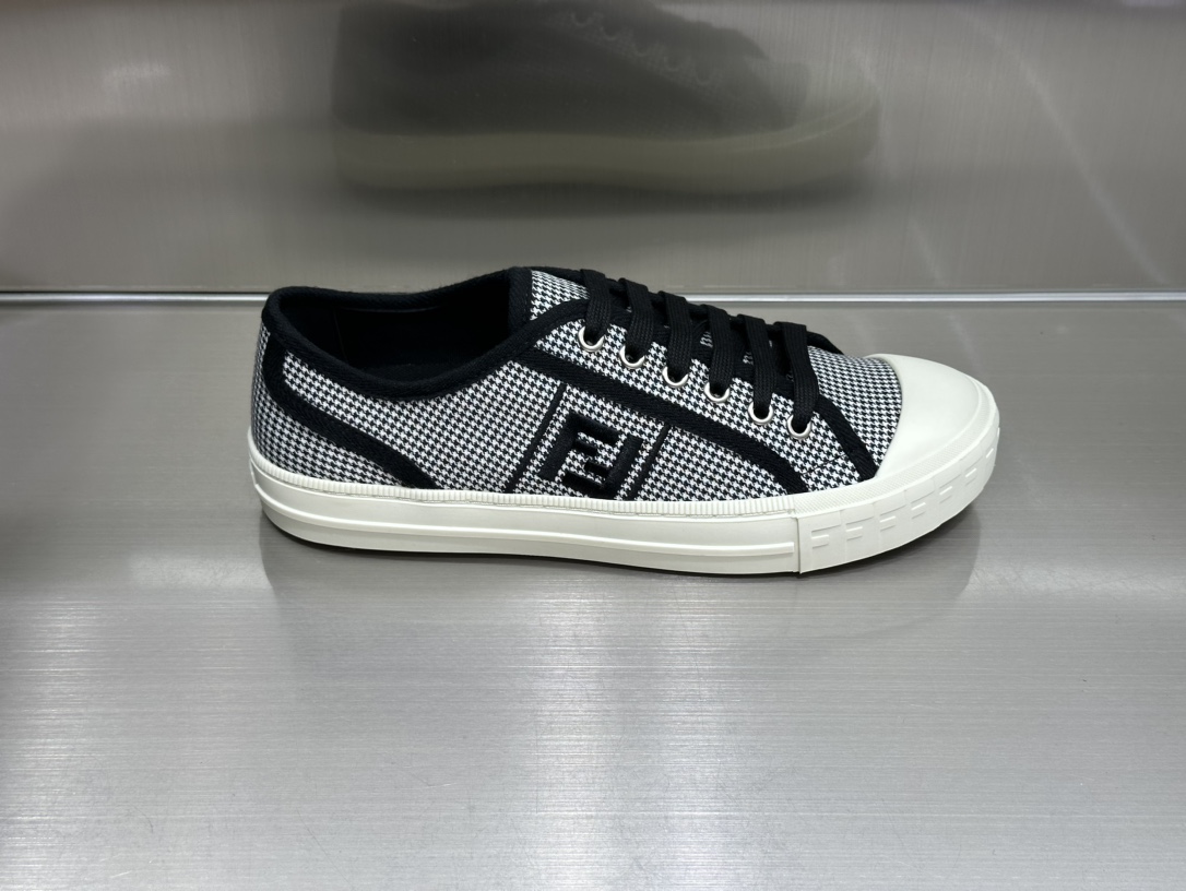 Fendi Sneaker – FEND1079