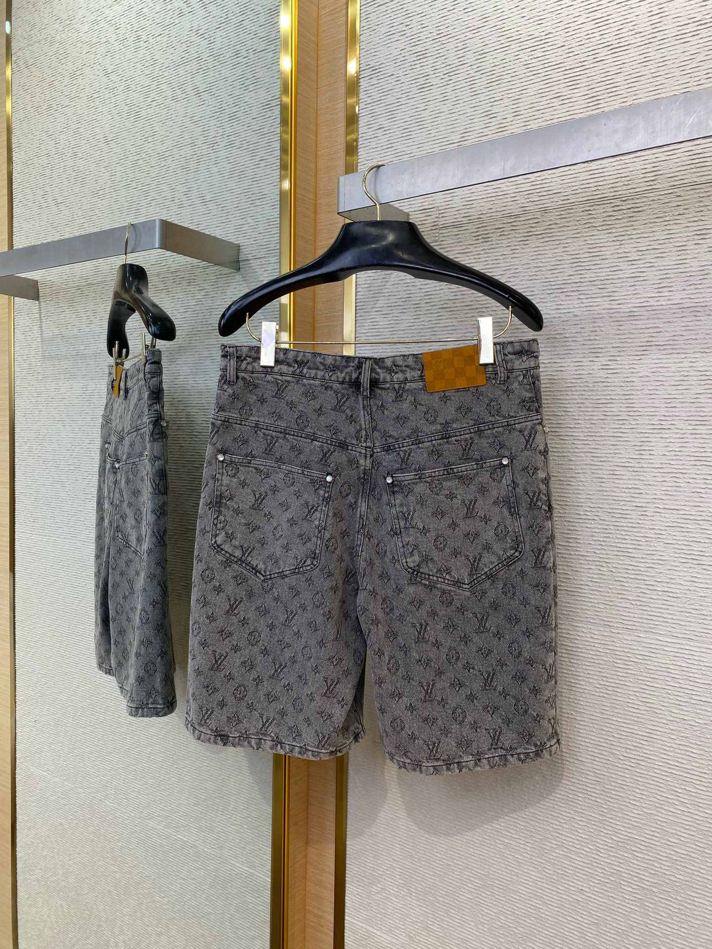 Louis Vuitton Short – TRJT1178