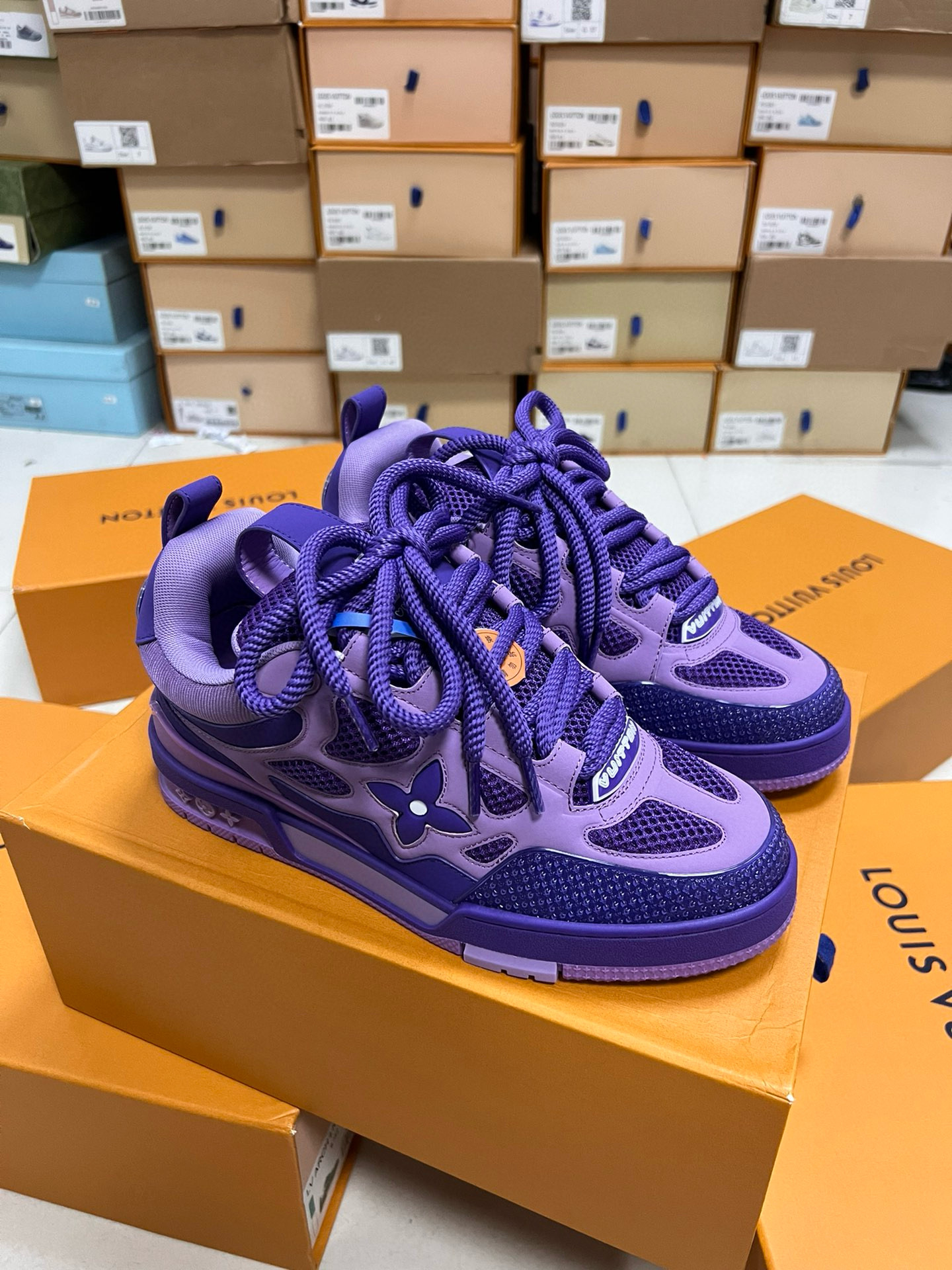 Louis Vuitton Sneaker – LSVT1369
