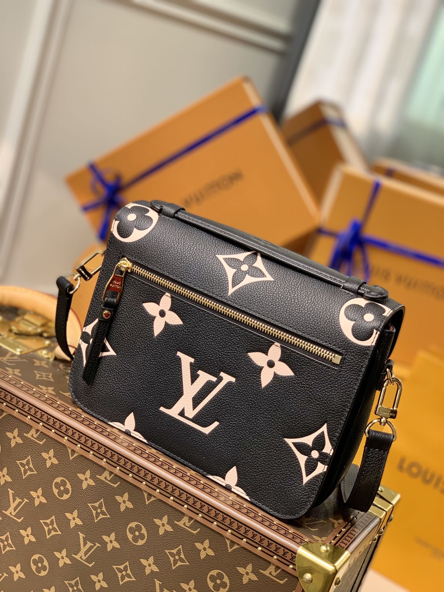 Louis Vuitton Shoulder Bag – LVSH1163