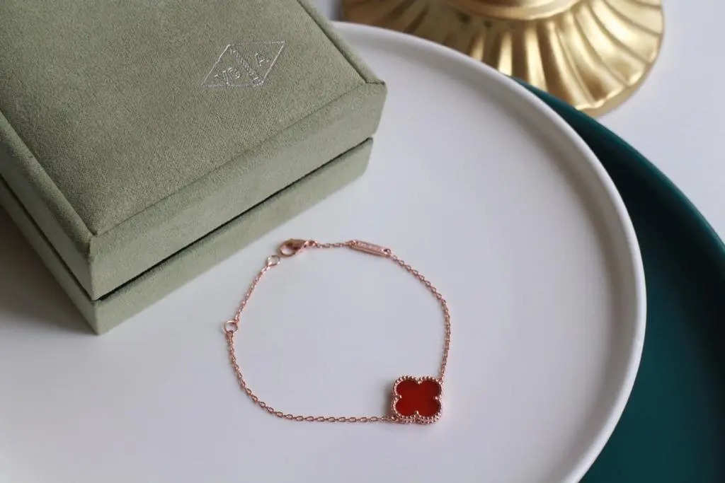 Van Cleef & Arpels Bracelet – JWWM1025