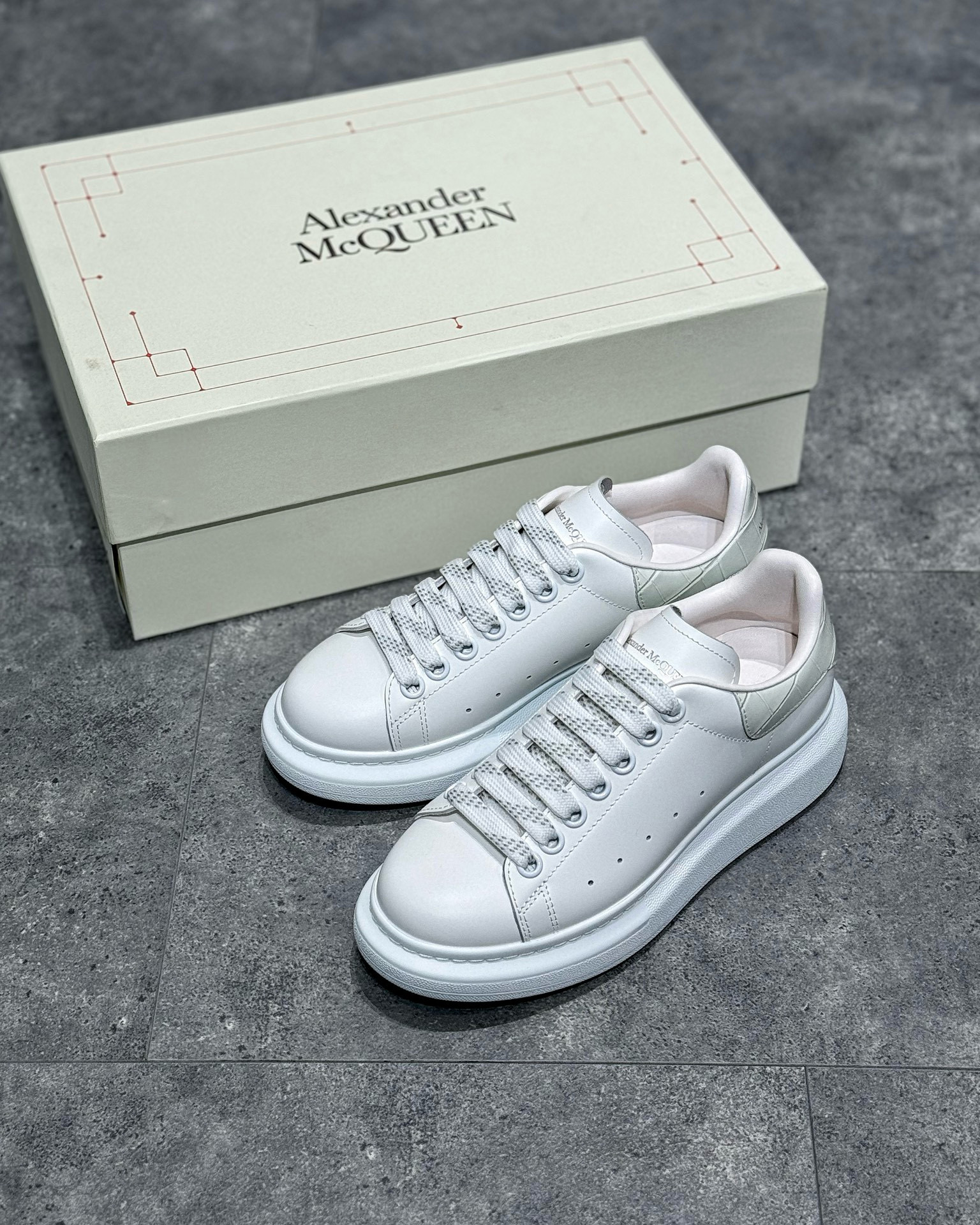 Alexander McQueen Sneaker – AMCQ1046