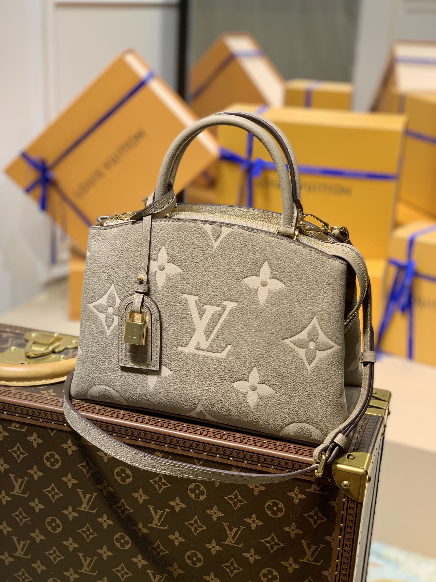 Louis Vuitton Shoulder Bag – LVSH1164