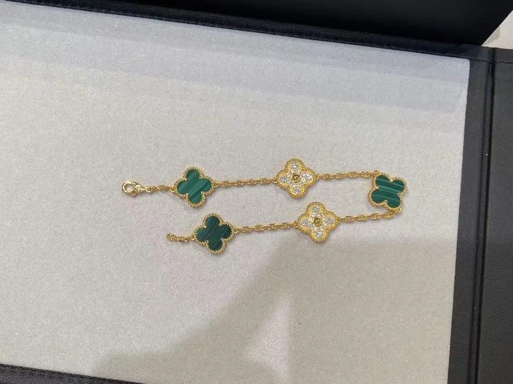 Van Cleef & Arpels Bracelet – JWWM1022
