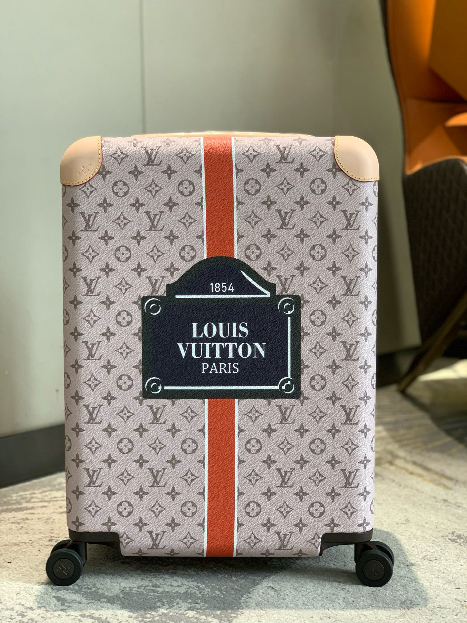 Louis Vuitton Suitcase – BGSC1022