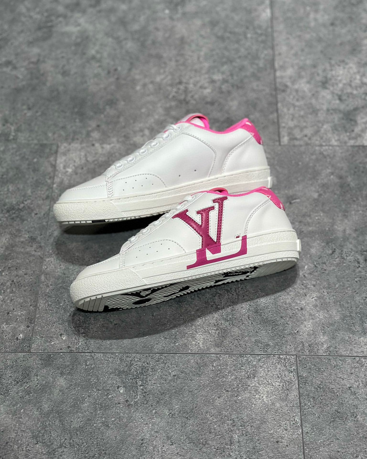 Louis Vuitton Sneaker – LSVT1301
