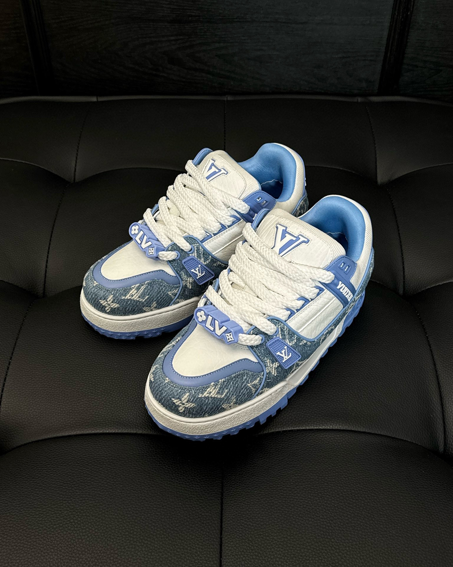 Louis Vuitton Sneaker – LSVT1410