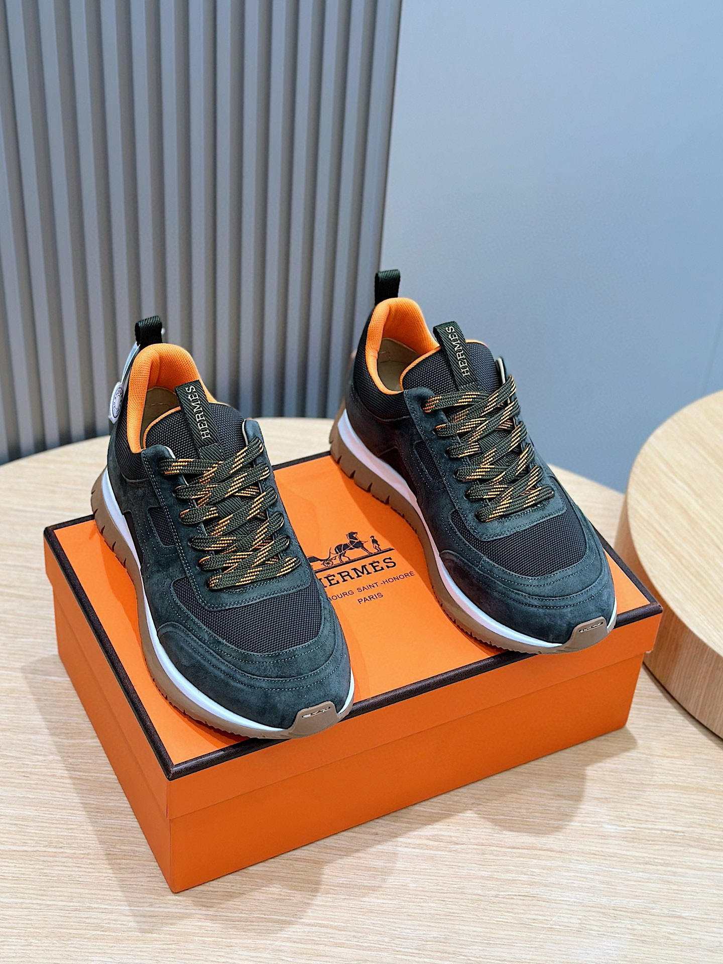 Hermes Sneaker – HRMS1056