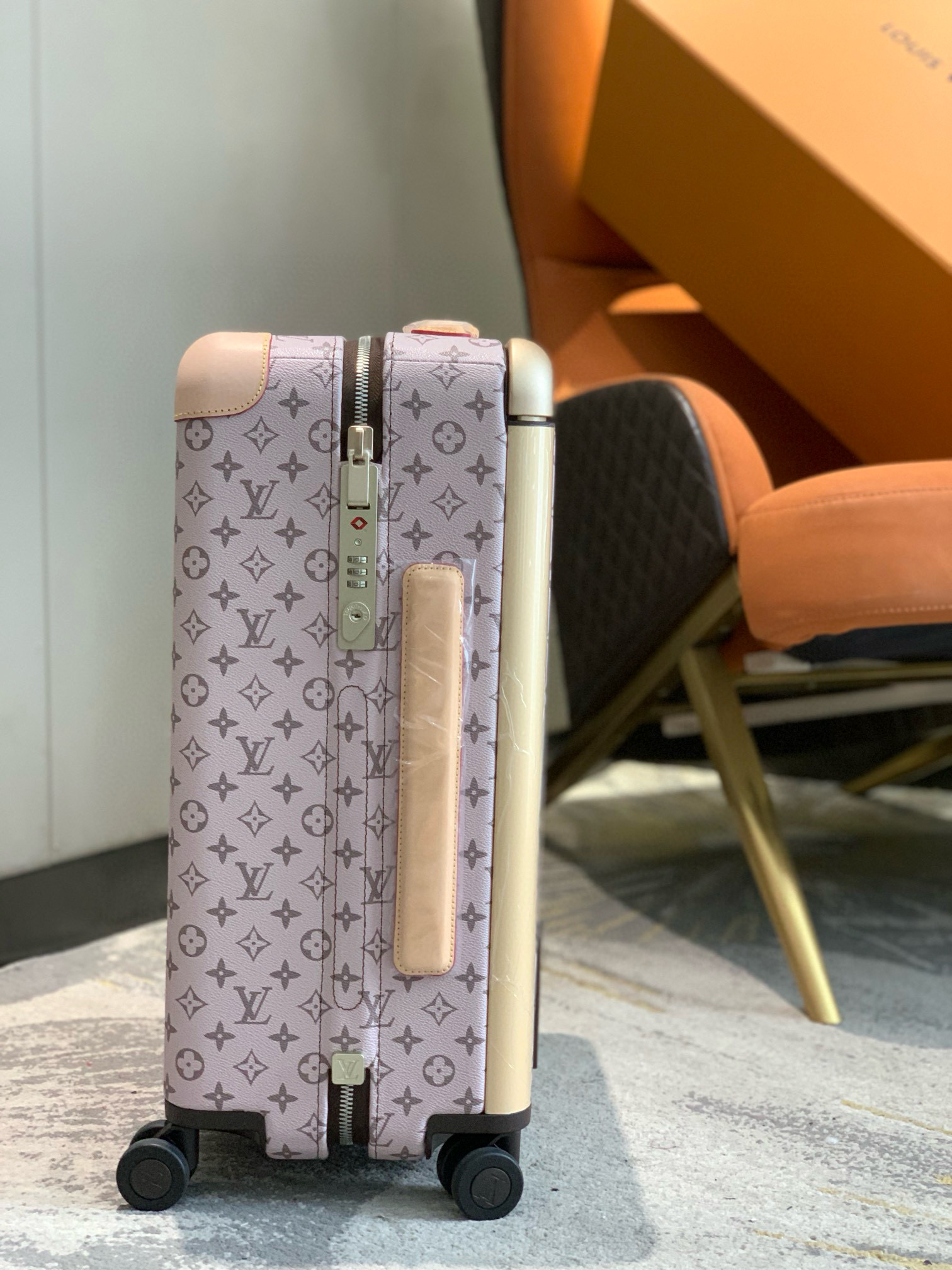 Louis Vuitton Suitcase – BGSC1022